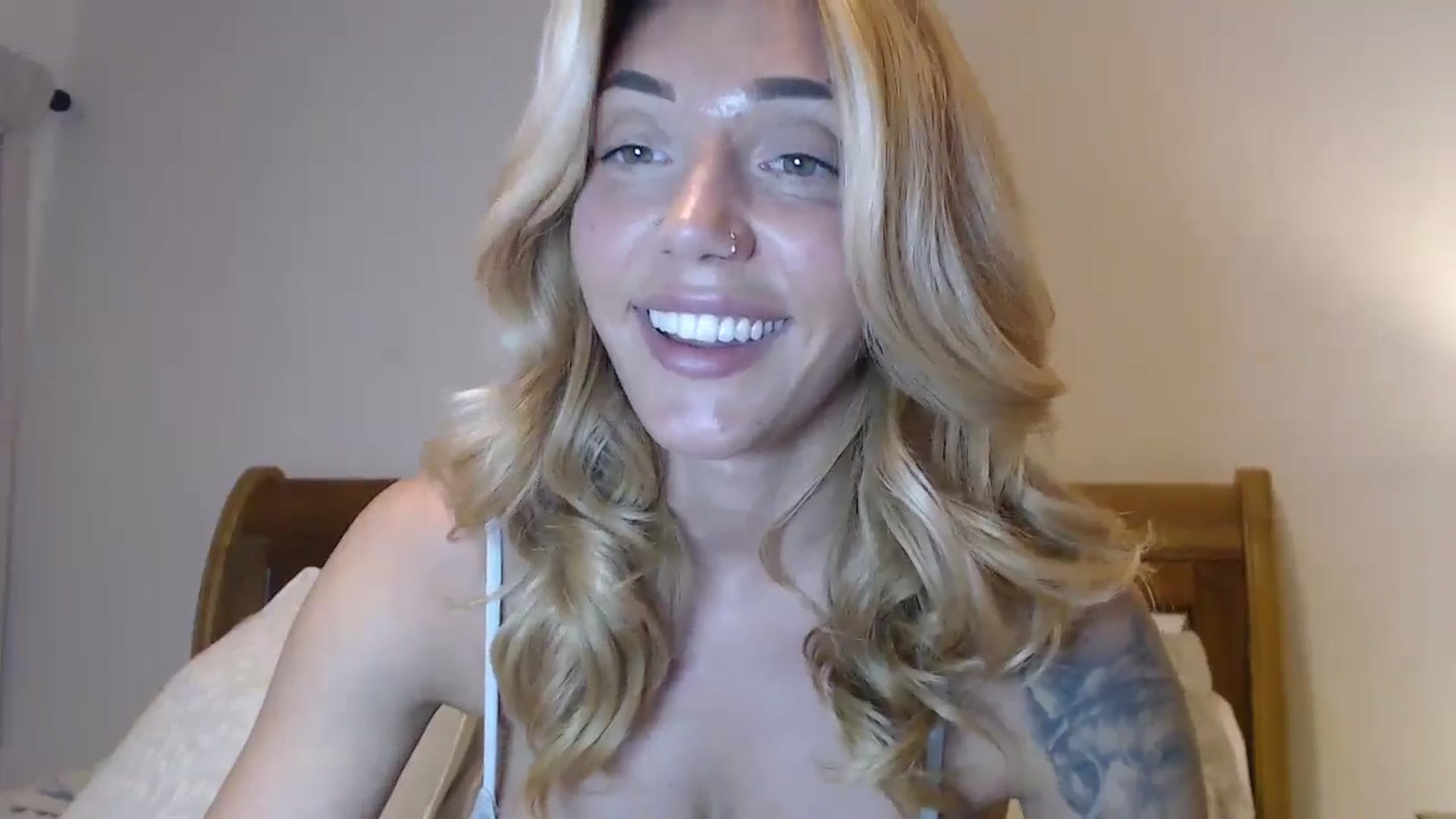 Gallery image thumbnail from MissRose2792's myfreecams stream on, 05/22/2024, 07:55 image 16 of 20