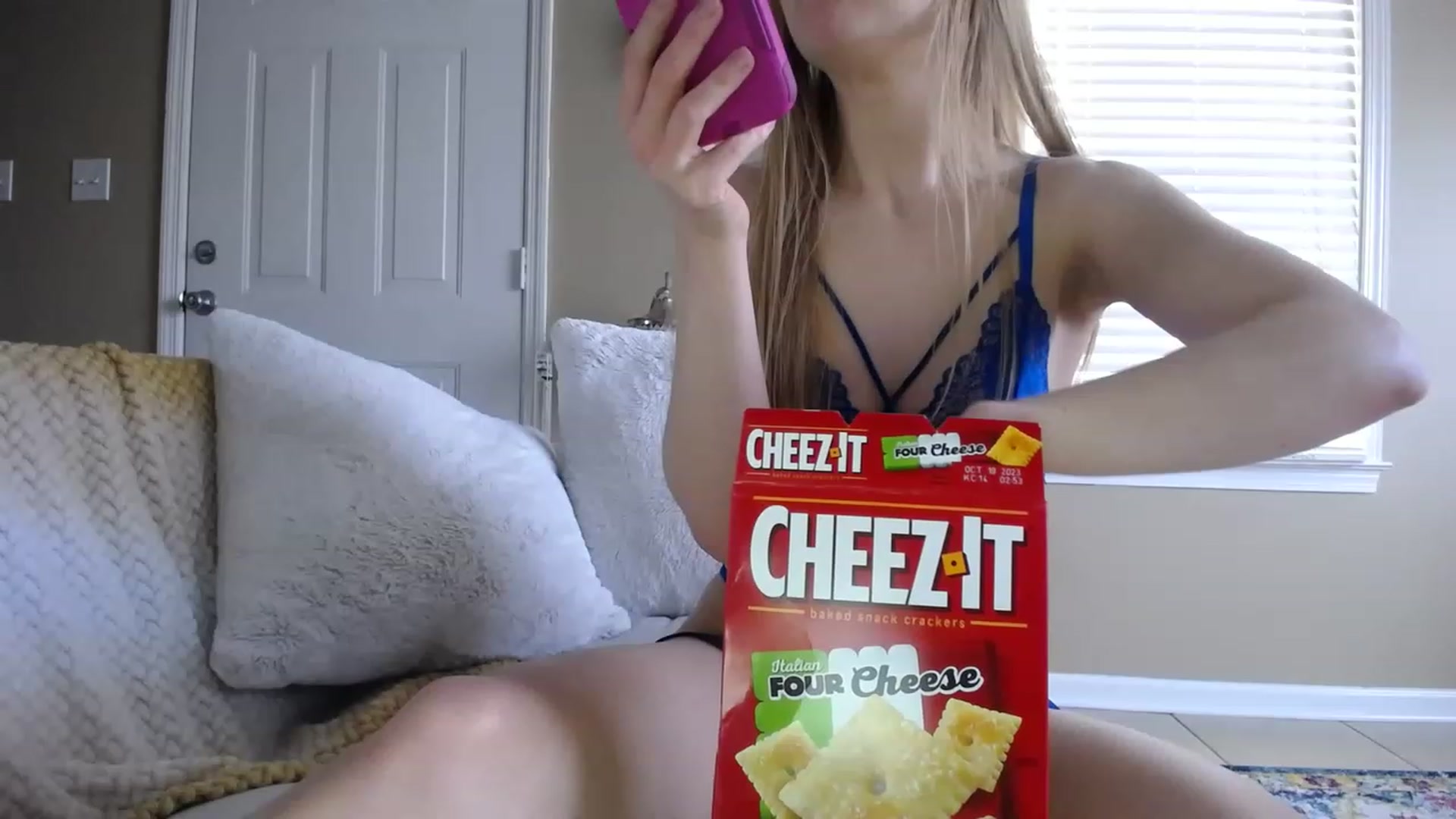 Gallery image thumbnail from MissSadieB's myfreecams stream on, 03/05/2023, 20:47 image 15 of 20