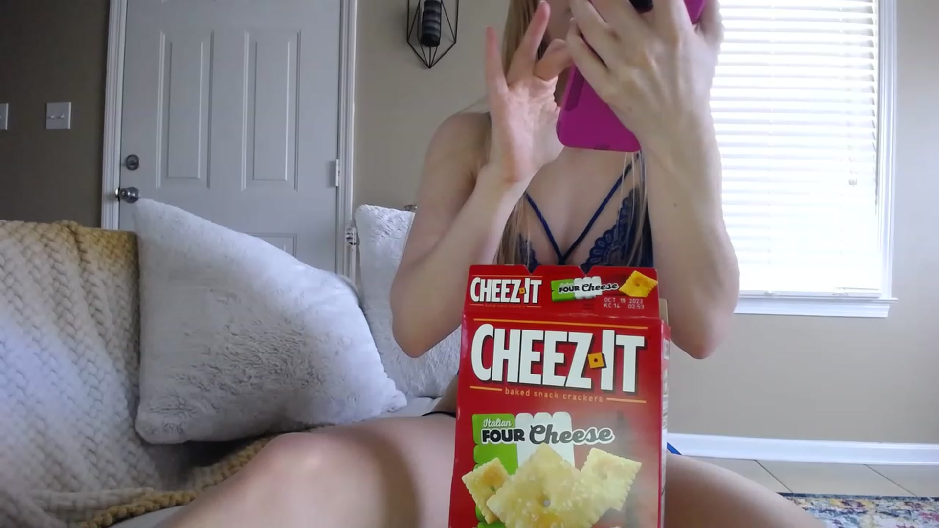 Gallery image thumbnail from MissSadieB's myfreecams stream on, 03/05/2023, 20:47 image 14 of 20
