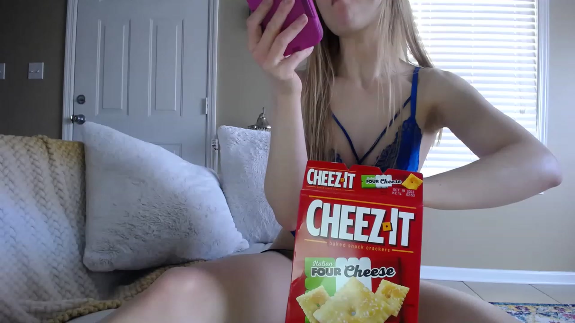Gallery image thumbnail from MissSadieB's myfreecams stream on, 03/05/2023, 20:47 image 16 of 20