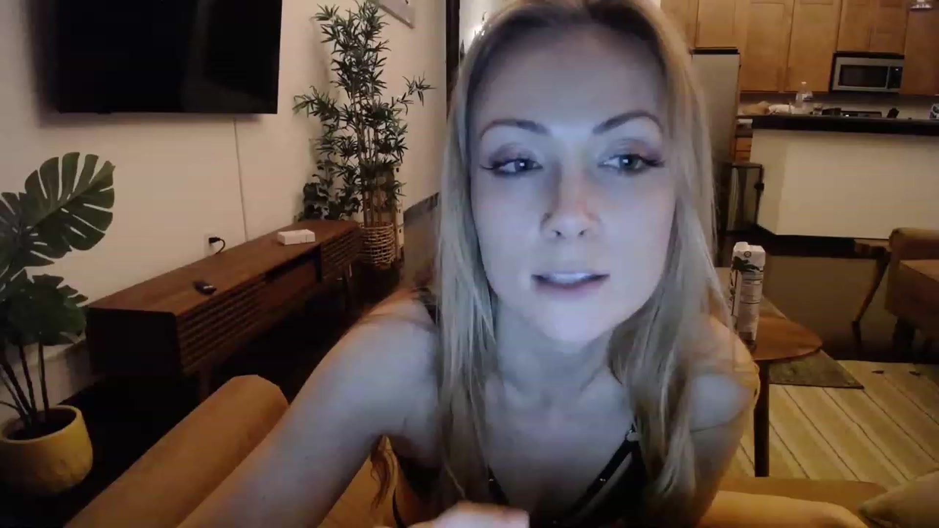 Gallery image thumbnail from MissSadieB's myfreecams stream on, 03/24/2023, 01:18 image 18 of 20