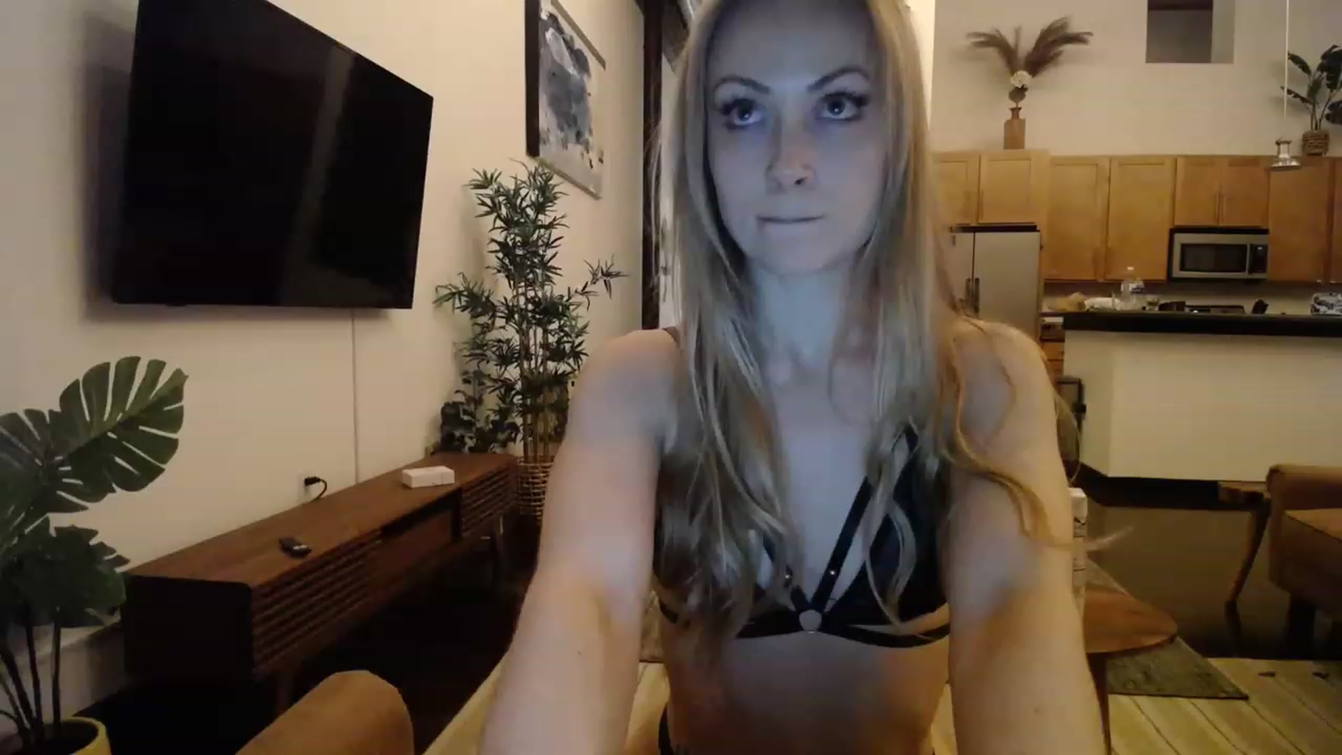 Gallery image thumbnail from MissSadieB's myfreecams stream on, 03/24/2023, 01:18 image 10 of 20