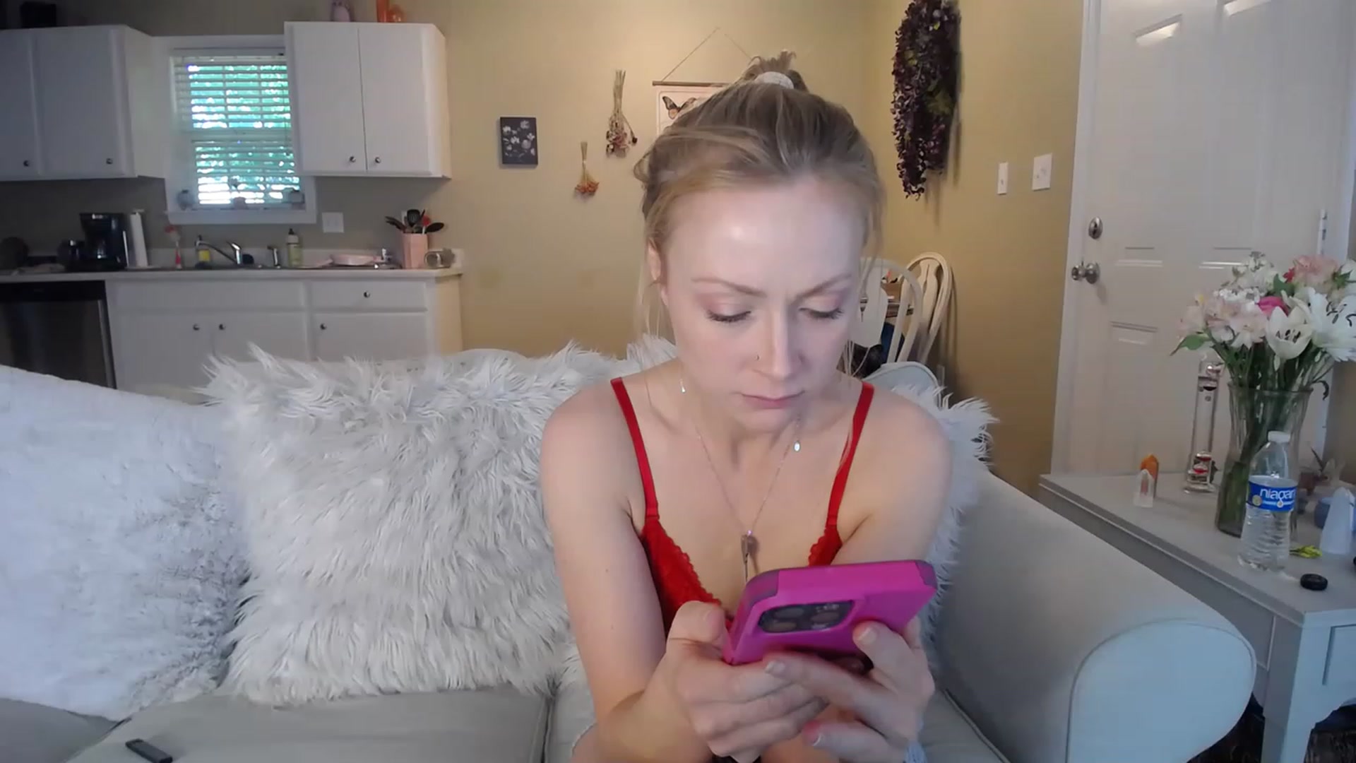 Gallery image thumbnail from MissSadieB's myfreecams stream on, 05/03/2023, 16:35 image 18 of 20
