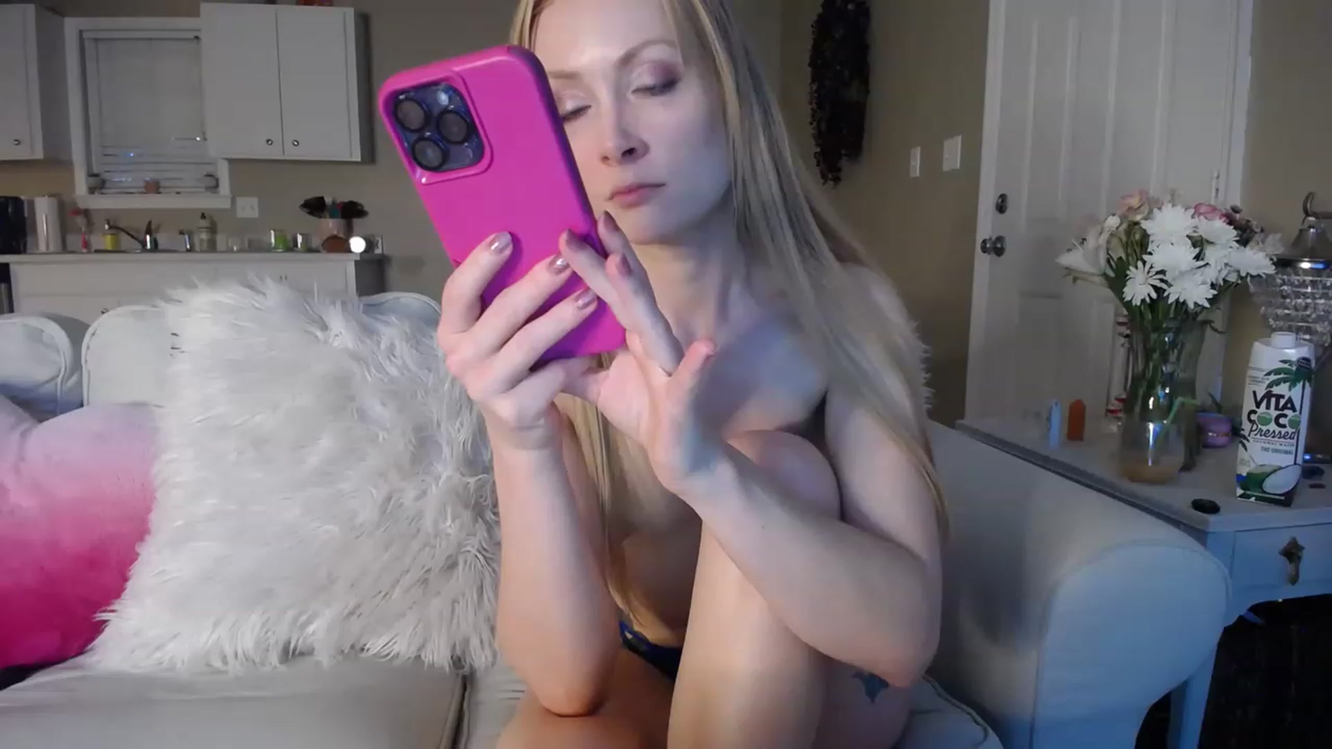 Gallery image thumbnail from MissSadieB's myfreecams stream on, 05/10/2023, 24:12 image 13 of 20