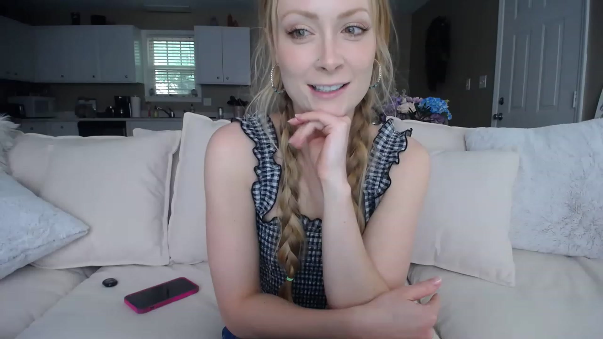 Gallery image thumbnail from MissSadieB's myfreecams stream on, 05/15/2023, 18:20 image 17 of 20