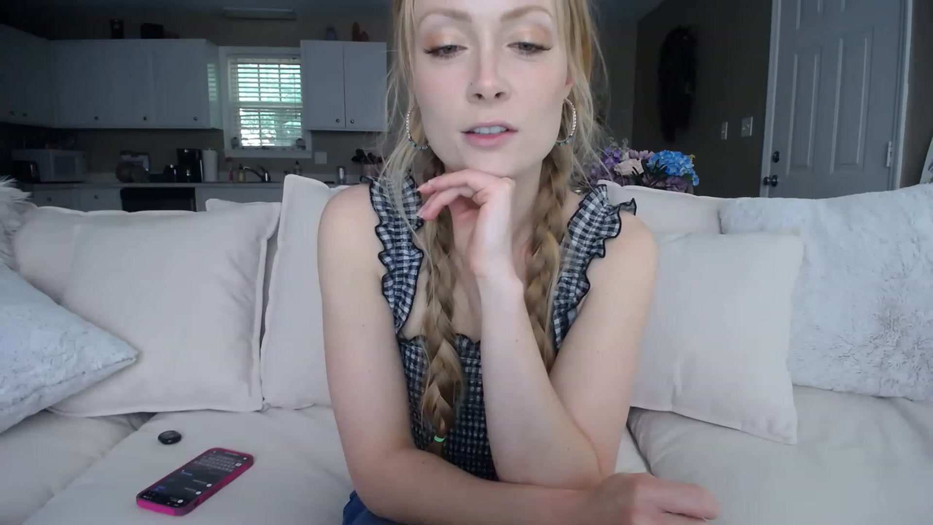 Gallery image thumbnail from MissSadieB's myfreecams stream on, 05/15/2023, 18:20 image 12 of 20