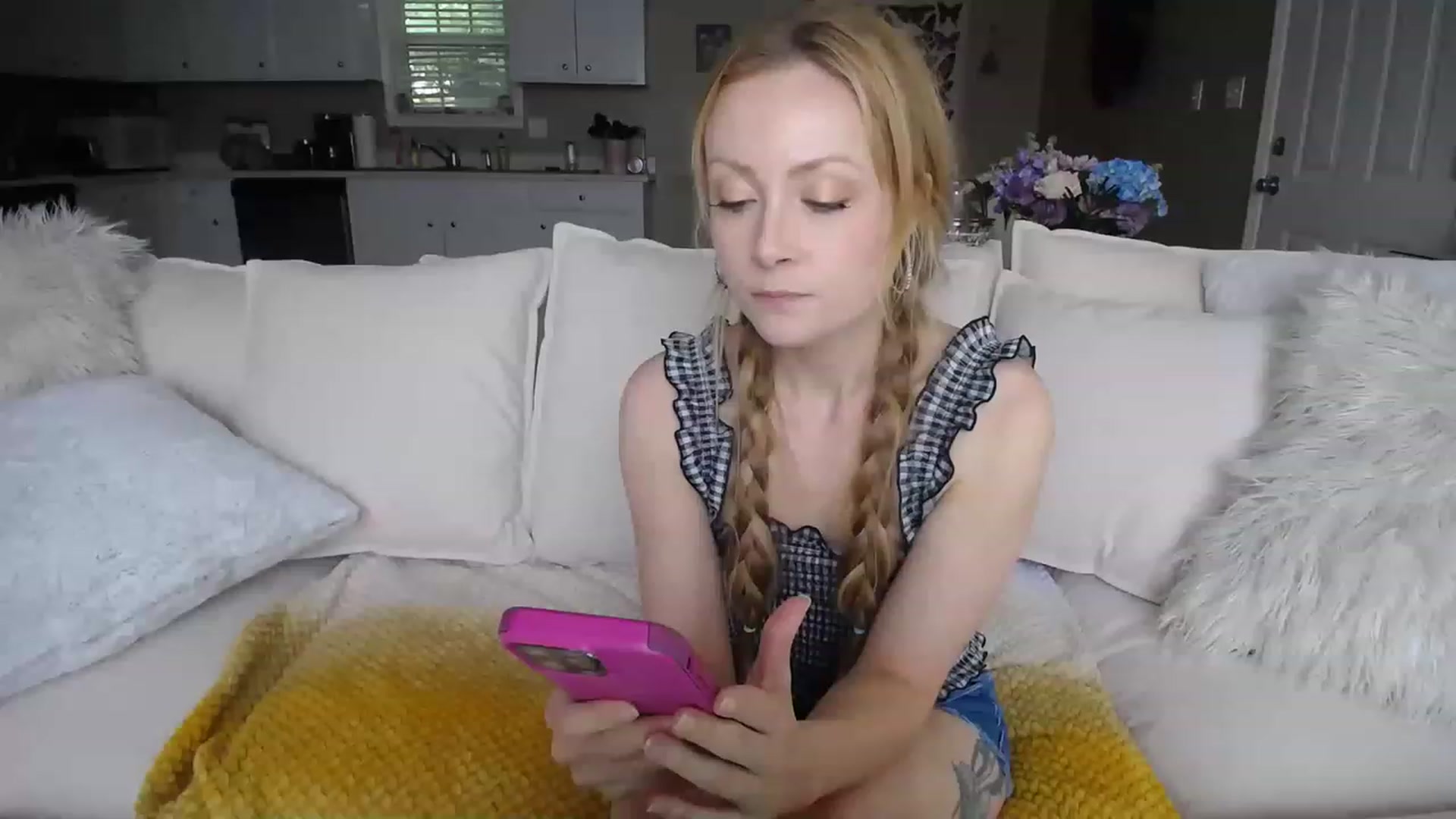 Gallery image thumbnail from MissSadieB's myfreecams stream on, 05/15/2023, 20:26 image 1 of 20