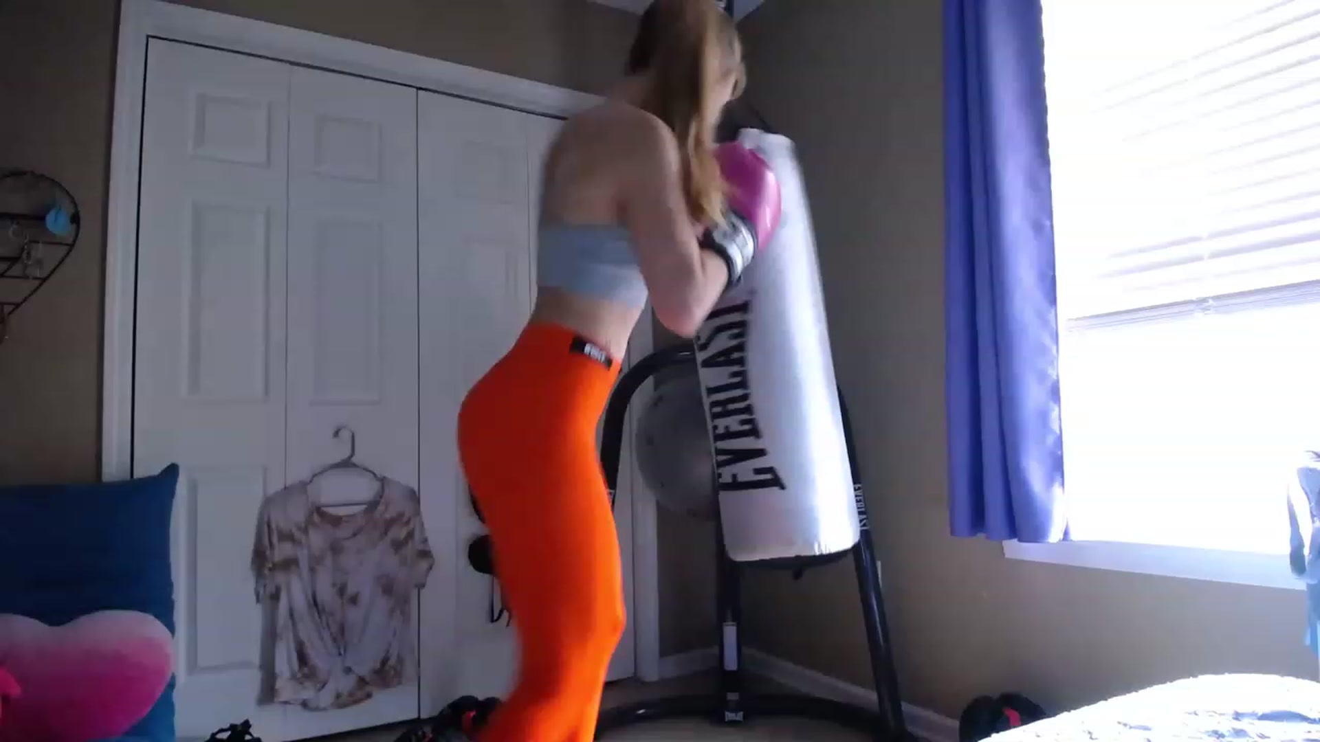 Gallery image thumbnail from MissSadieB's myfreecams stream on, 06/21/2023, 16:38 image 9 of 20
