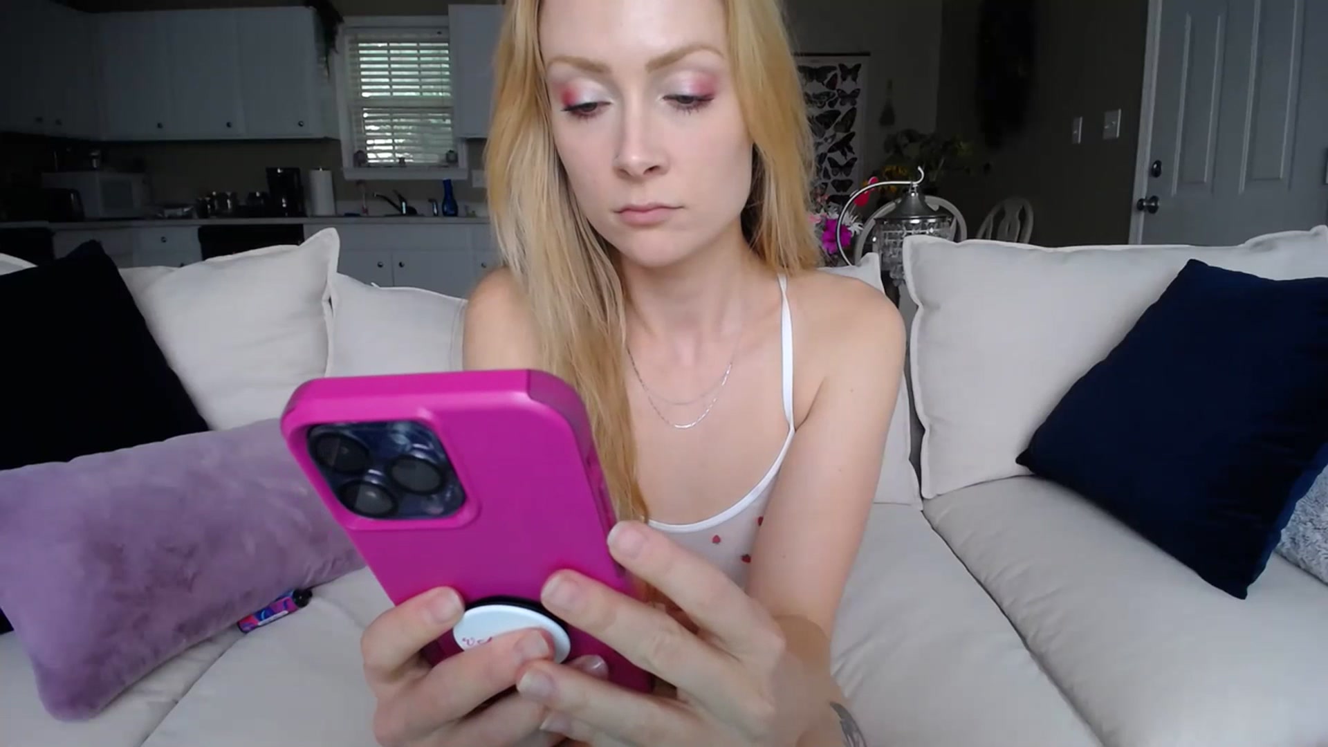 Gallery image thumbnail from MissSadieB's myfreecams stream on, 07/17/2023, 21:21 image 19 of 20