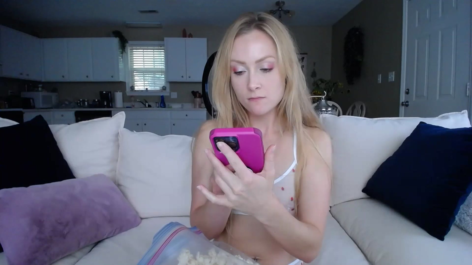 Gallery image thumbnail from MissSadieB's myfreecams stream on, 07/17/2023, 21:21 image 9 of 20