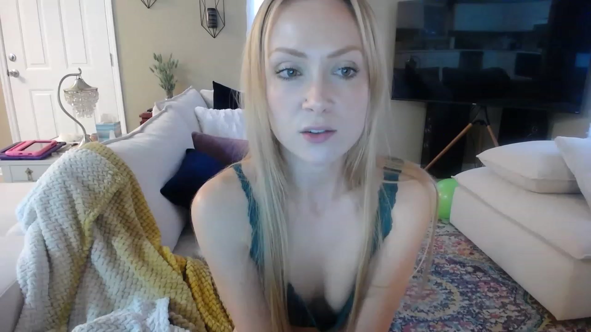 Gallery image thumbnail from MissSadieB's myfreecams stream on, 08/03/2023, 21:13 image 1 of 20