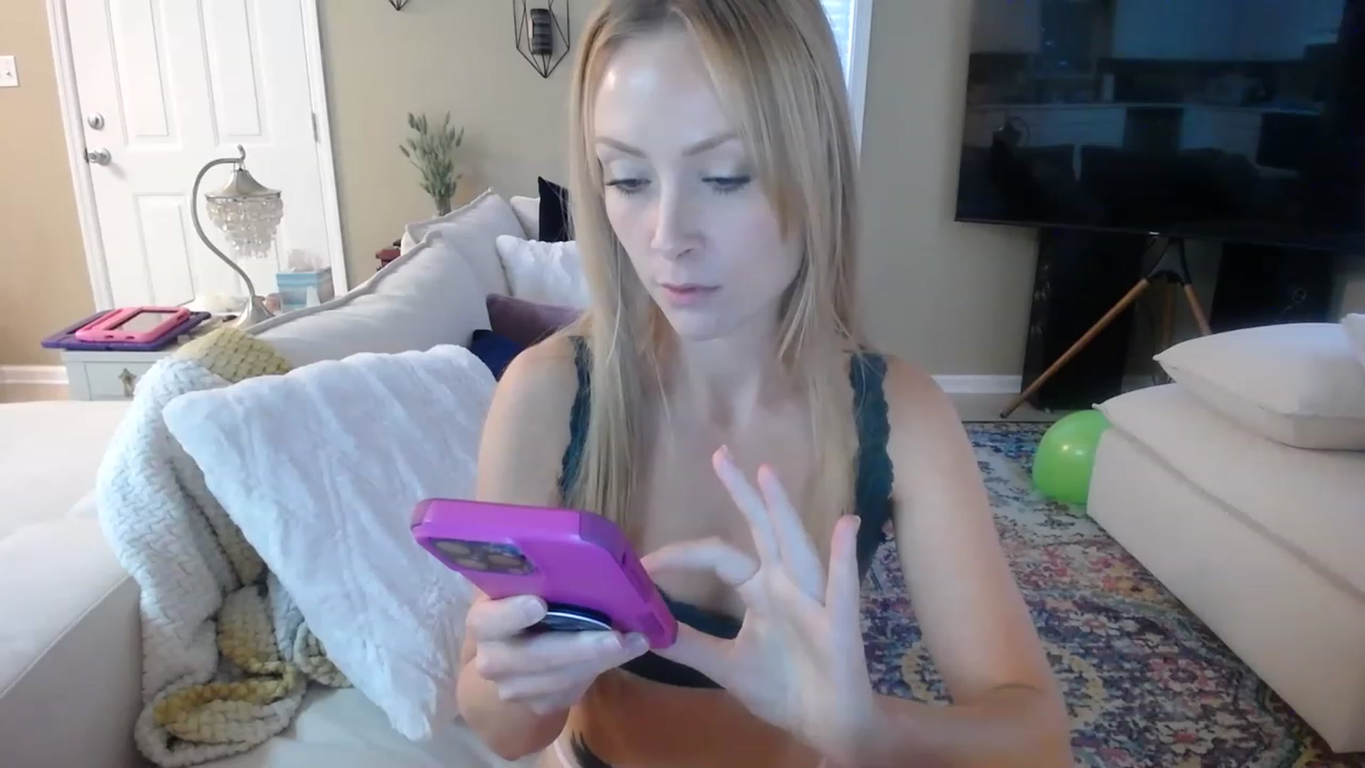 Gallery image thumbnail from MissSadieB's myfreecams stream on, 08/03/2023, 21:56 image 3 of 20