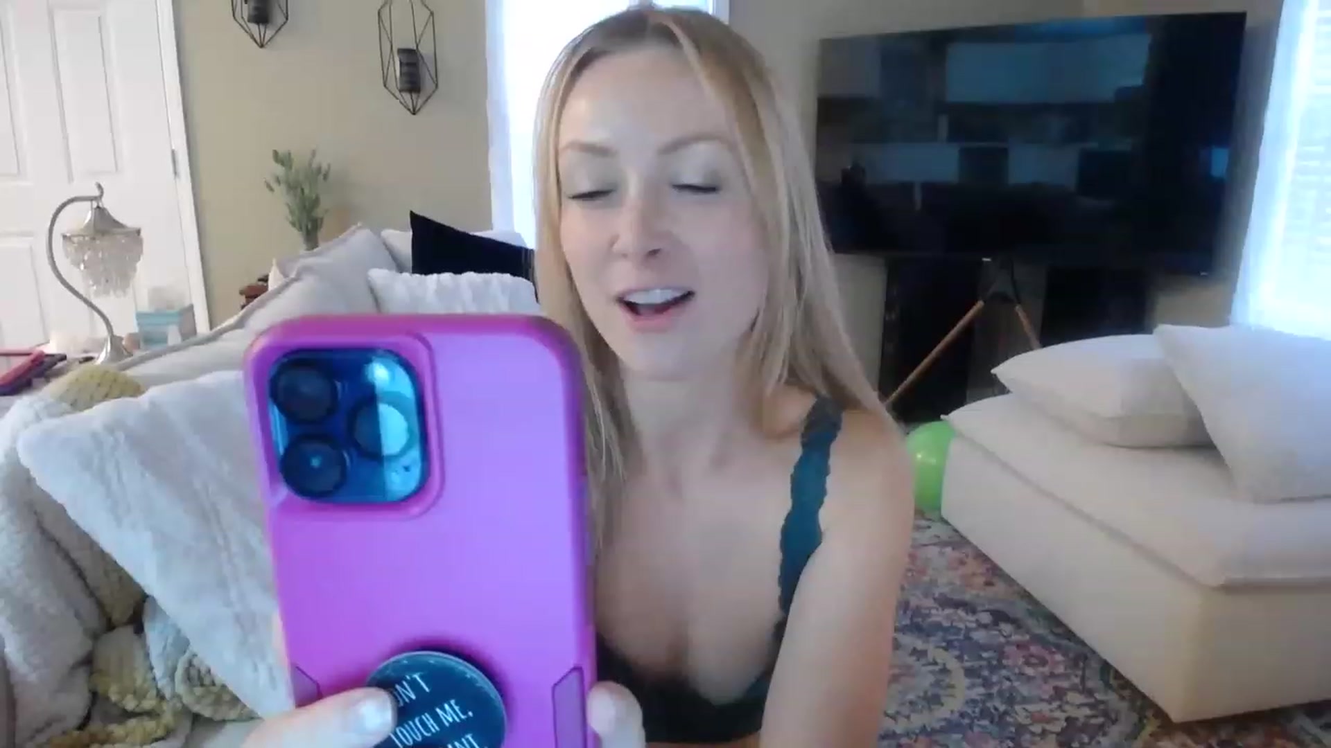 Gallery image thumbnail from MissSadieB's myfreecams stream on, 08/03/2023, 21:56 image 9 of 20