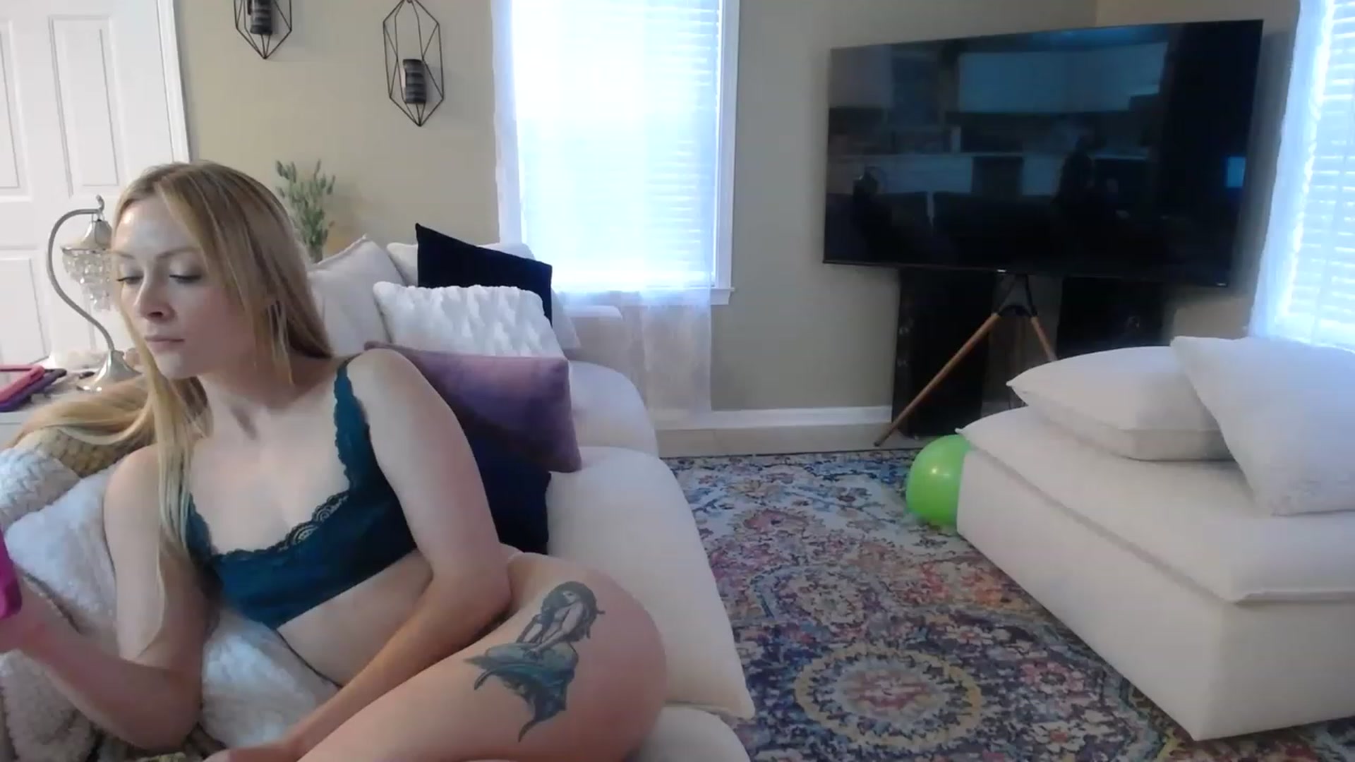 Gallery image thumbnail from MissSadieB's myfreecams stream on, 08/03/2023, 21:56 image 14 of 20