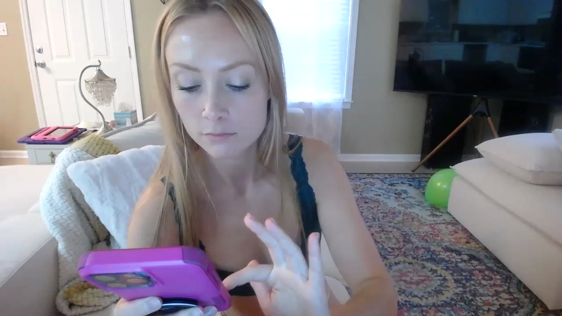 Gallery image thumbnail from MissSadieB's myfreecams stream on, 08/03/2023, 21:56 image 2 of 20