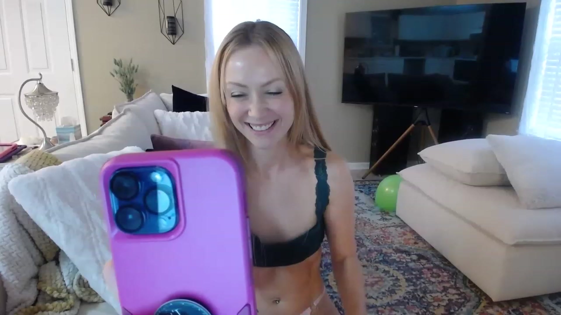 Gallery image thumbnail from MissSadieB's myfreecams stream on, 08/03/2023, 21:56 image 12 of 20