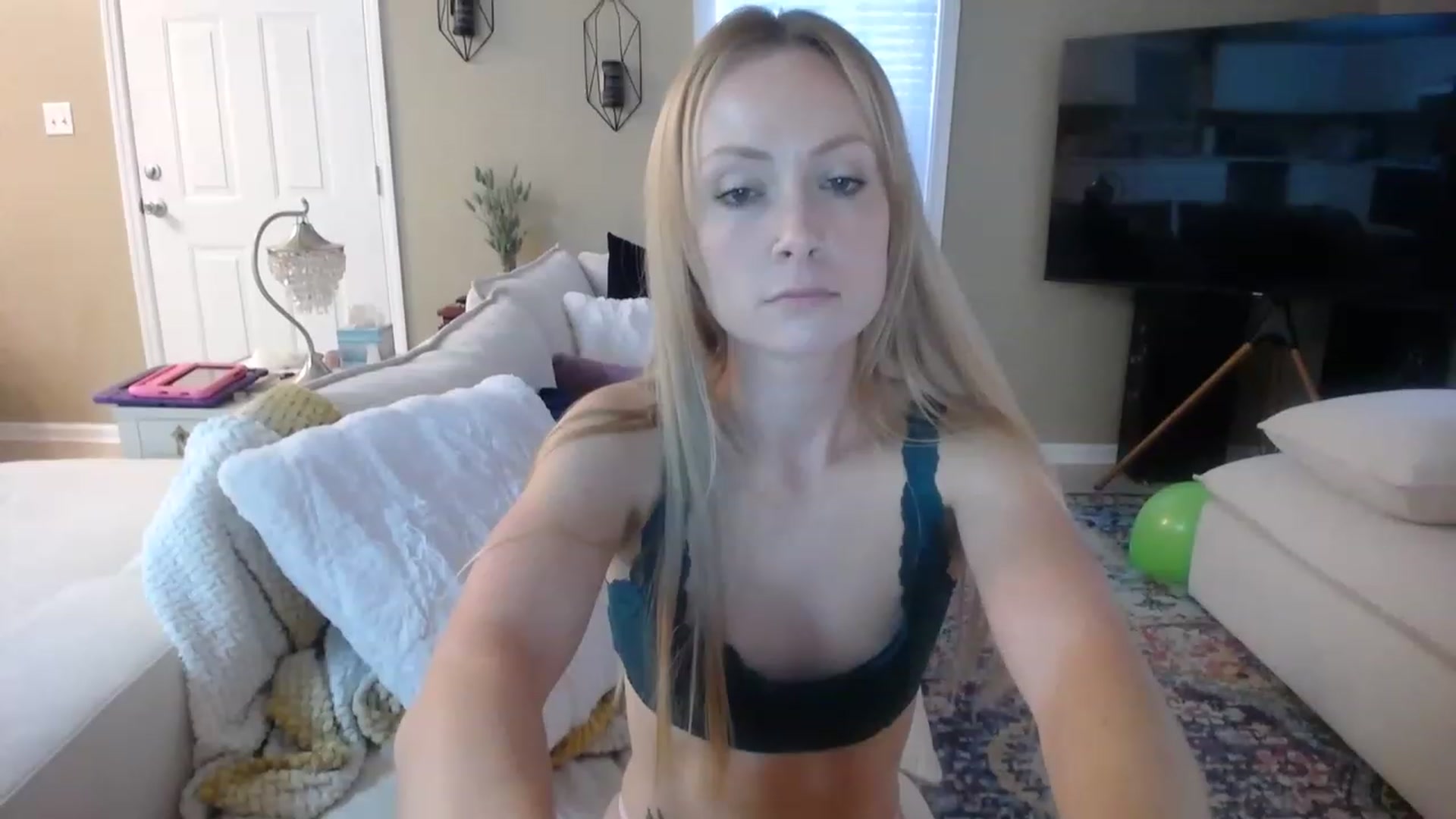 Gallery image thumbnail from MissSadieB's myfreecams stream on, 08/03/2023, 21:56 image 18 of 20