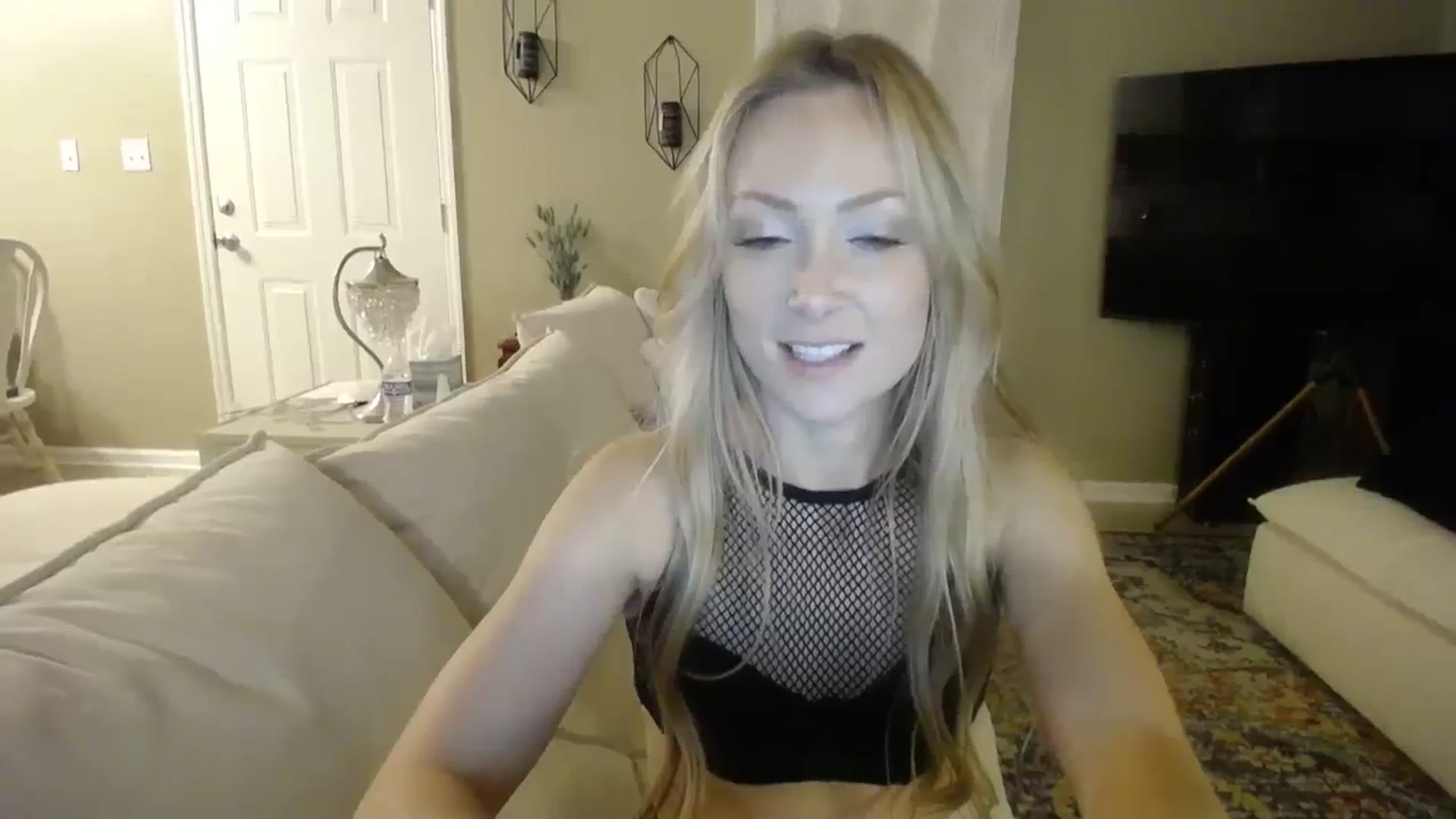 Gallery image thumbnail from MissSadieB's myfreecams stream on, 08/06/2023, 03:43 image 15 of 20