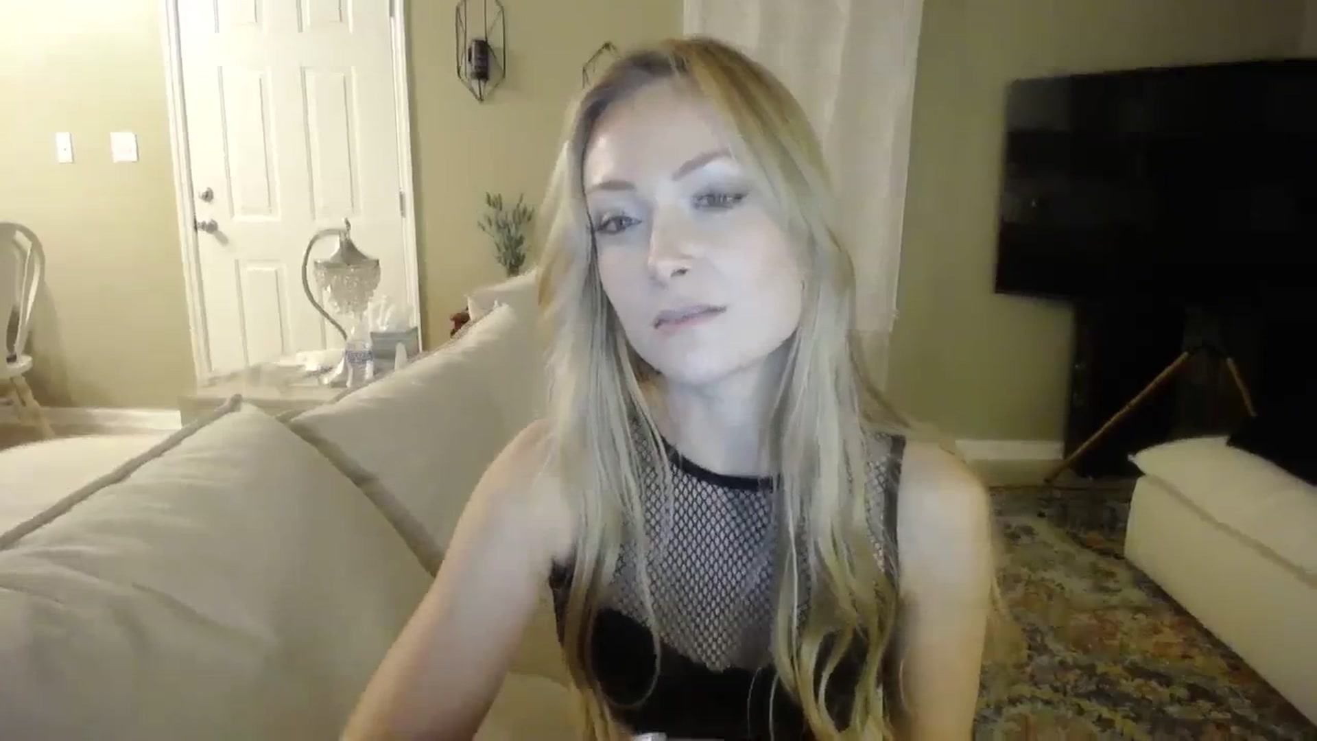 Gallery image thumbnail from MissSadieB's myfreecams stream on, 08/06/2023, 03:43 image 16 of 20