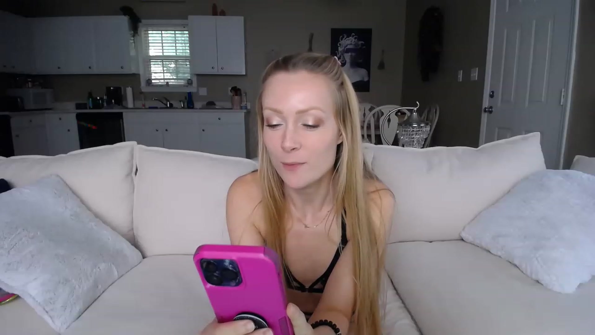 Gallery image thumbnail from MissSadieB's myfreecams stream on, 08/25/2023, 20:28 image 18 of 20