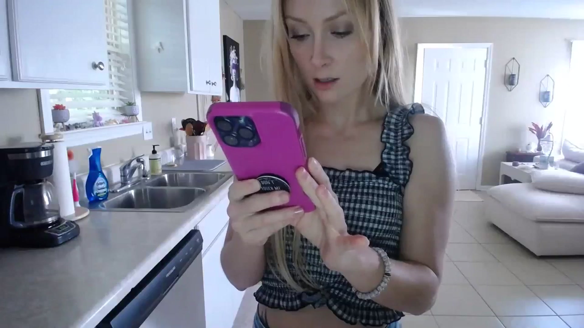 Gallery image thumbnail from MissSadieB's myfreecams stream on, 09/06/2023, 19:16 image 18 of 20