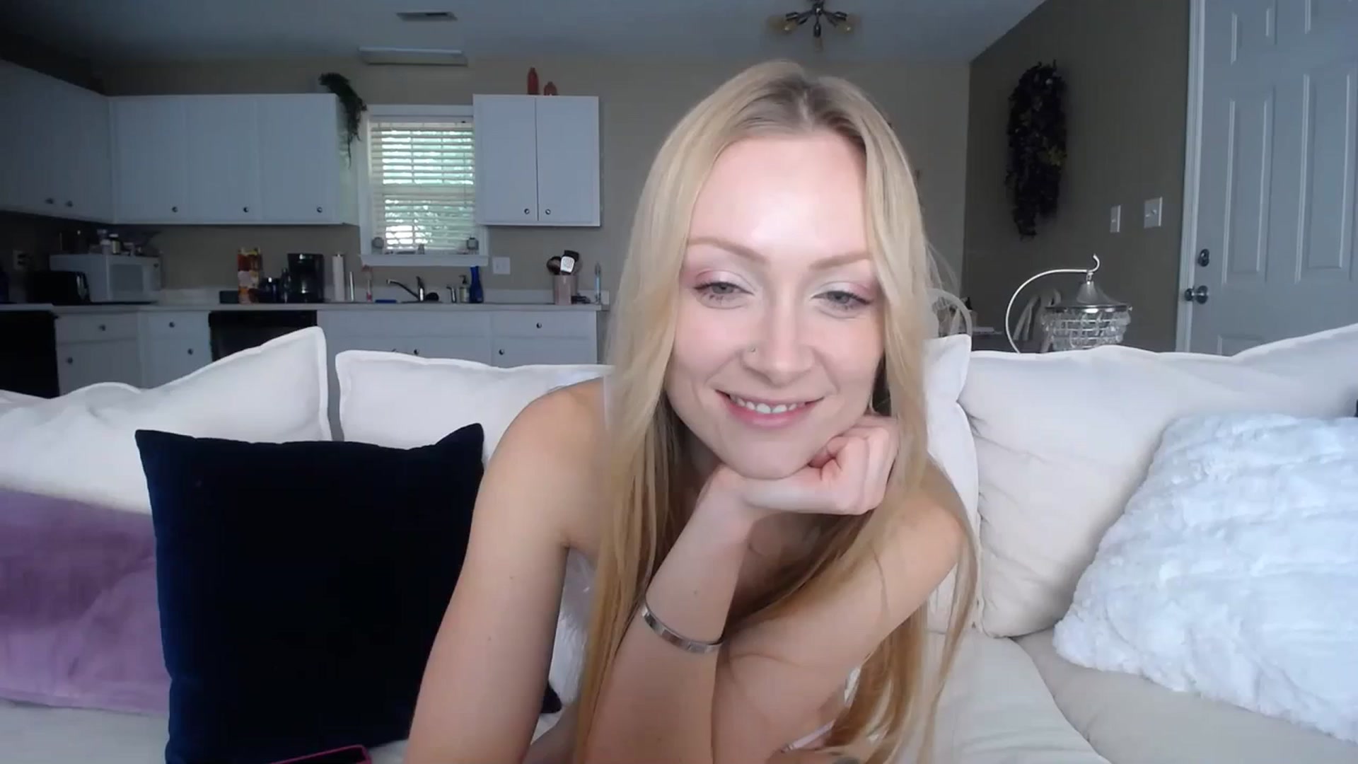 Gallery image thumbnail from MissSadieB's myfreecams stream on, 09/11/2023, 17:09 image 10 of 20