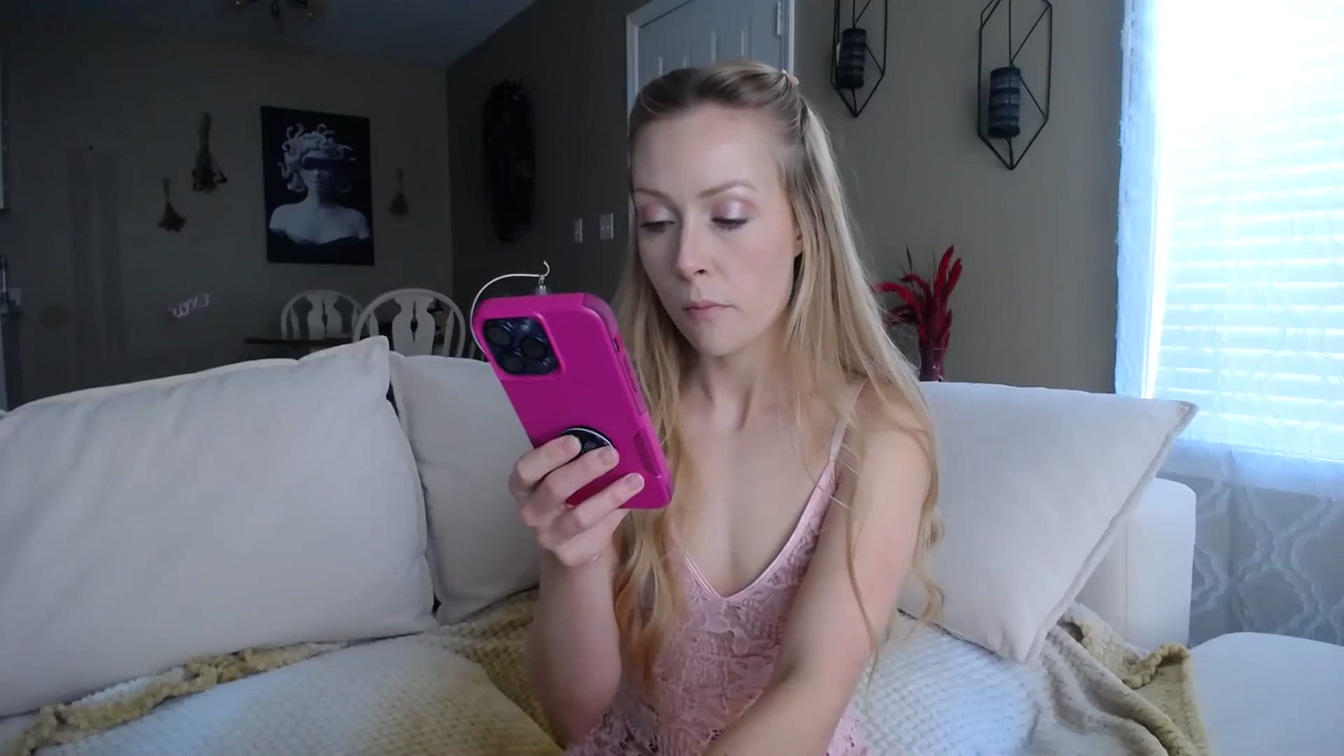 Gallery image thumbnail from MissSadieB's myfreecams stream on, 09/13/2023, 18:27 image 11 of 20