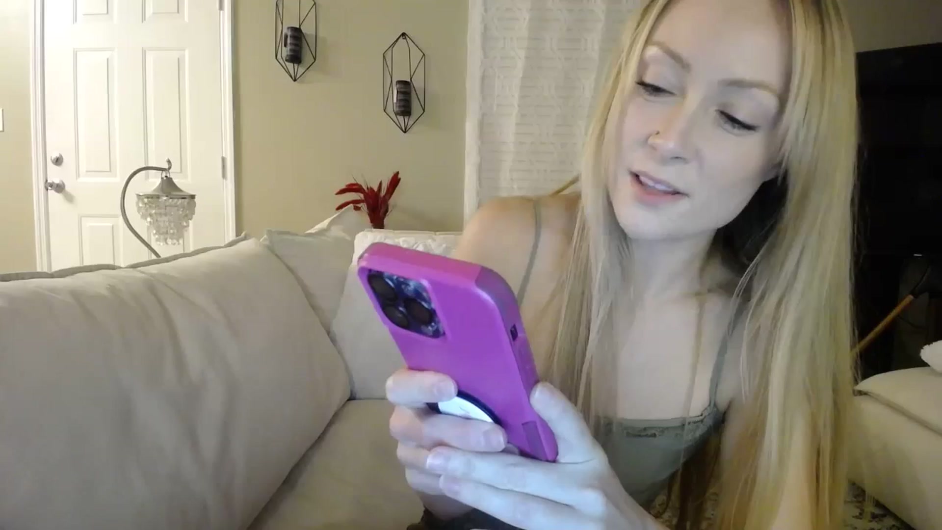 Gallery image thumbnail from MissSadieB's myfreecams stream on, 09/17/2023, 24:42 image 9 of 20