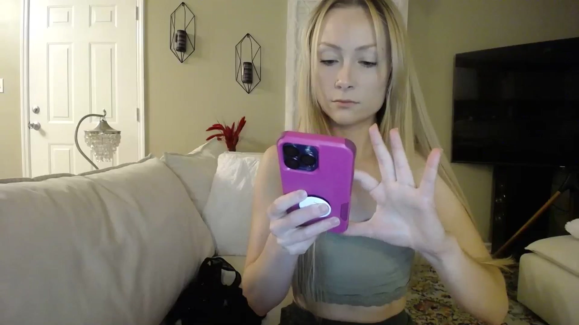 Gallery image thumbnail from MissSadieB's myfreecams stream on, 09/17/2023, 24:57 image 5 of 20