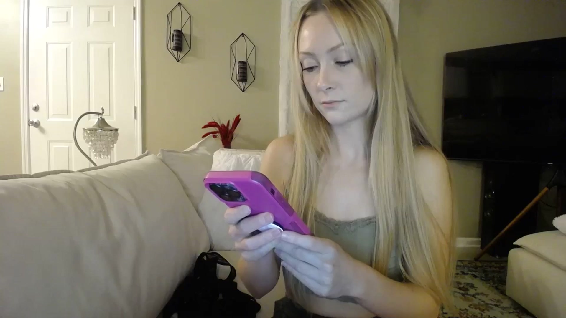 Gallery image thumbnail from MissSadieB's myfreecams stream on, 09/17/2023, 24:57 image 7 of 20