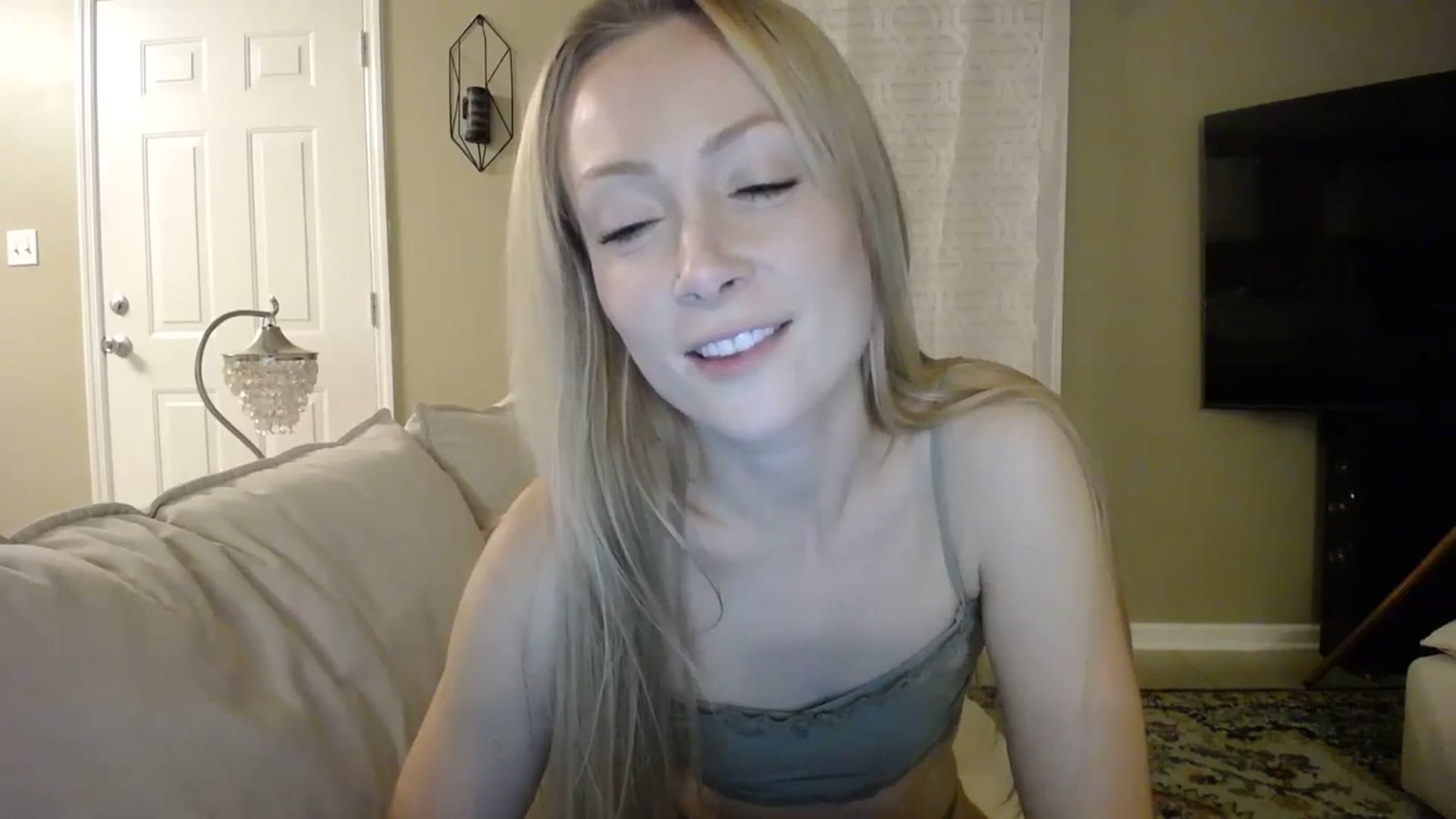 Gallery image thumbnail from MissSadieB's myfreecams stream on, 09/17/2023, 01:51 image 9 of 20