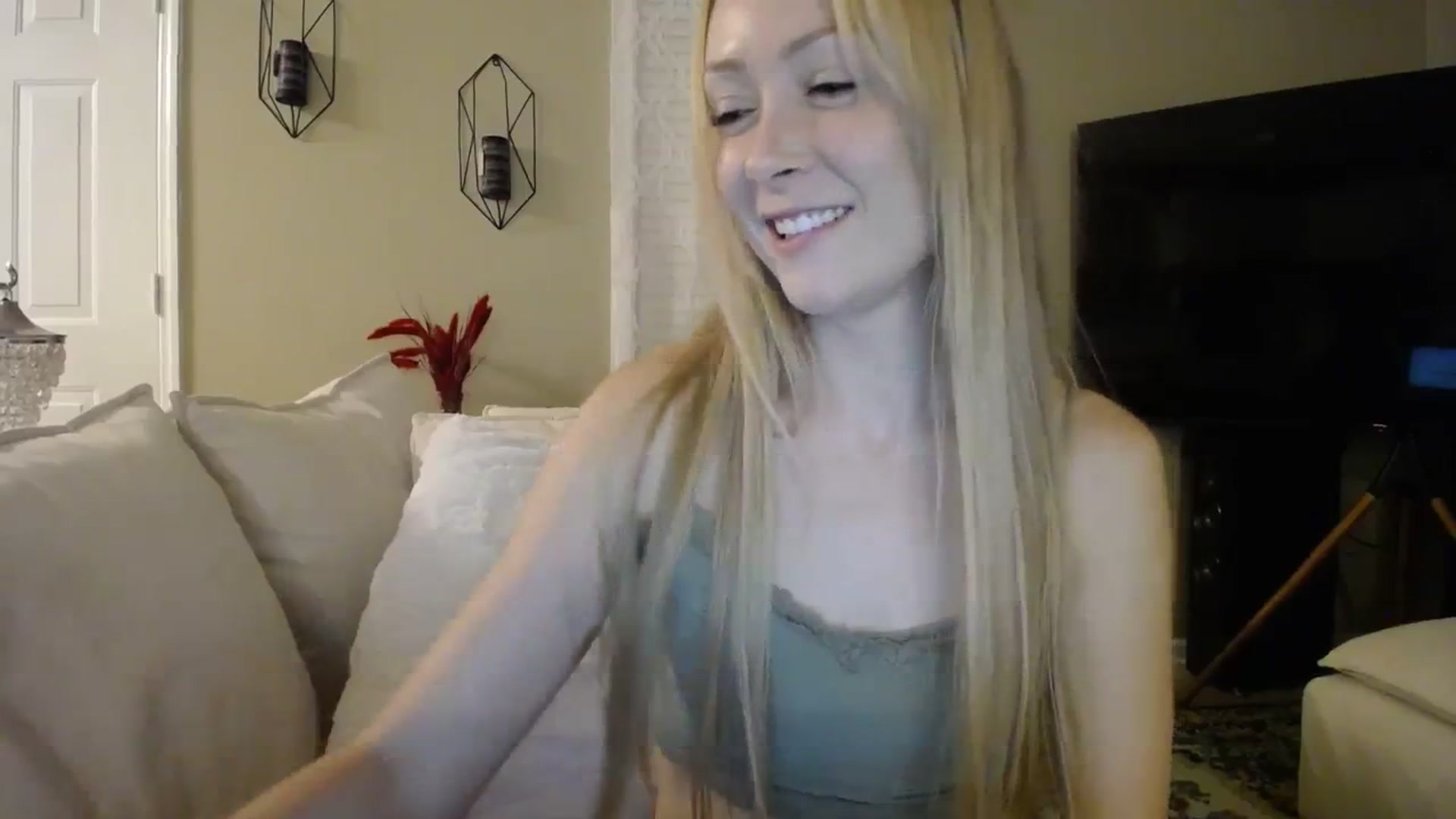 Gallery image thumbnail from MissSadieB's myfreecams stream on, 09/17/2023, 02:34 image 19 of 20