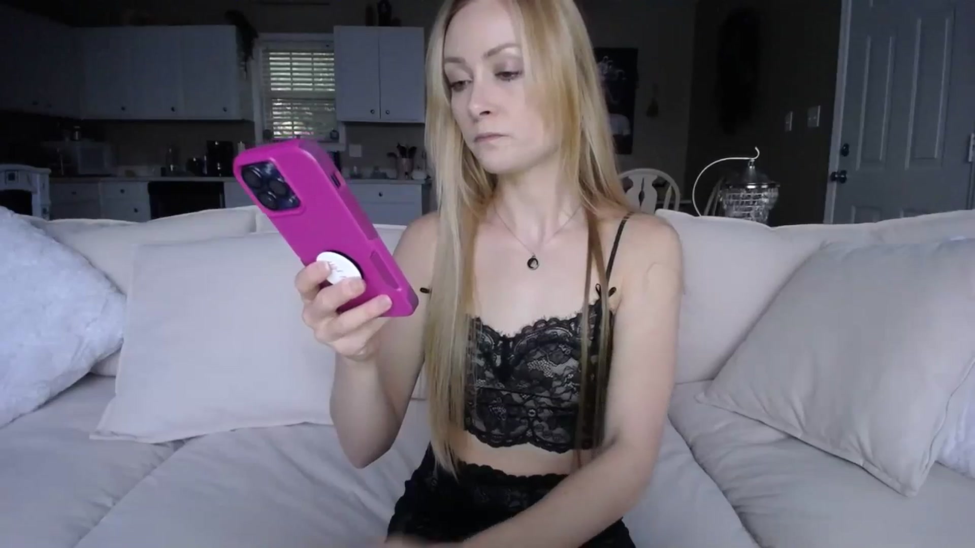 Gallery image thumbnail from MissSadieB's myfreecams stream on, 10/06/2023, 22:23 image 8 of 20