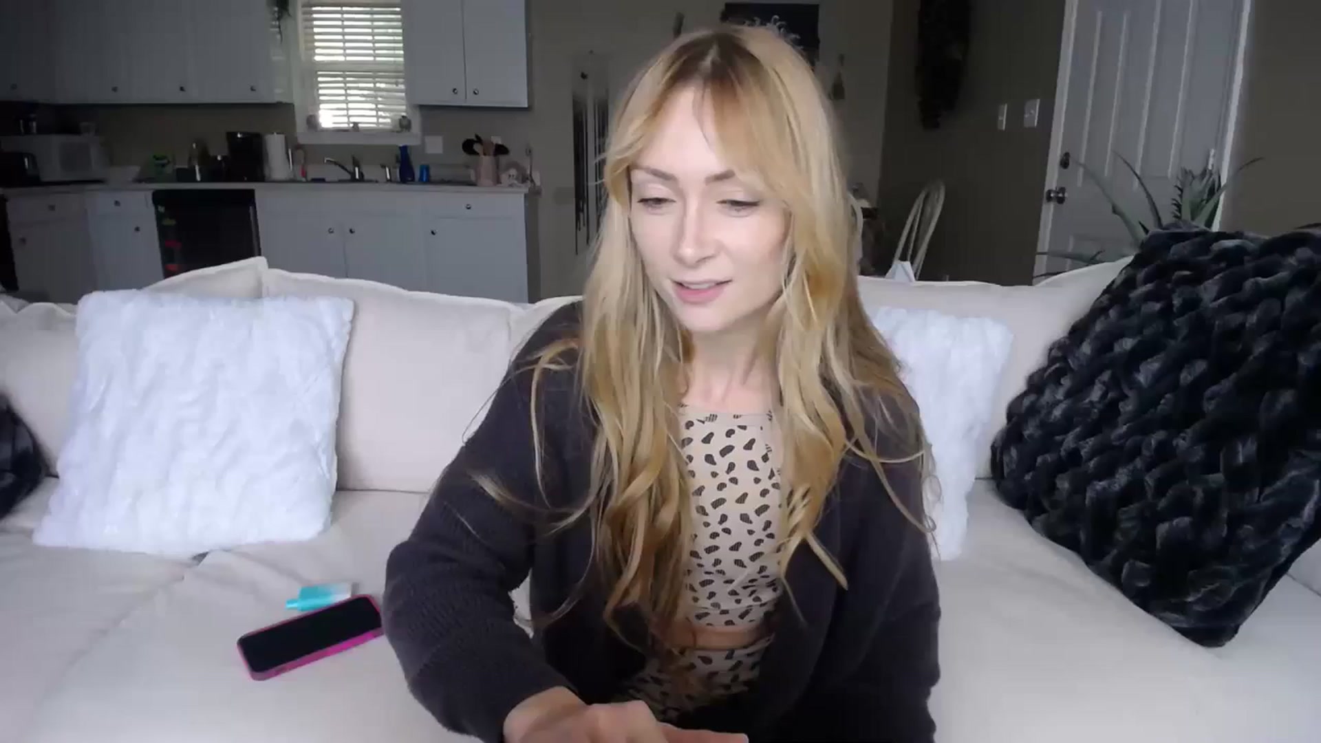 Gallery image thumbnail from MissSadieB's myfreecams stream on, 10/17/2023, 20:01 image 1 of 20