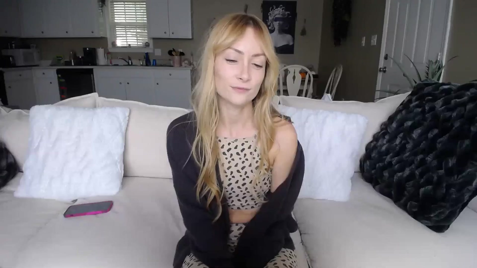 Gallery image thumbnail from MissSadieB's myfreecams stream on, 10/17/2023, 20:01 image 17 of 20