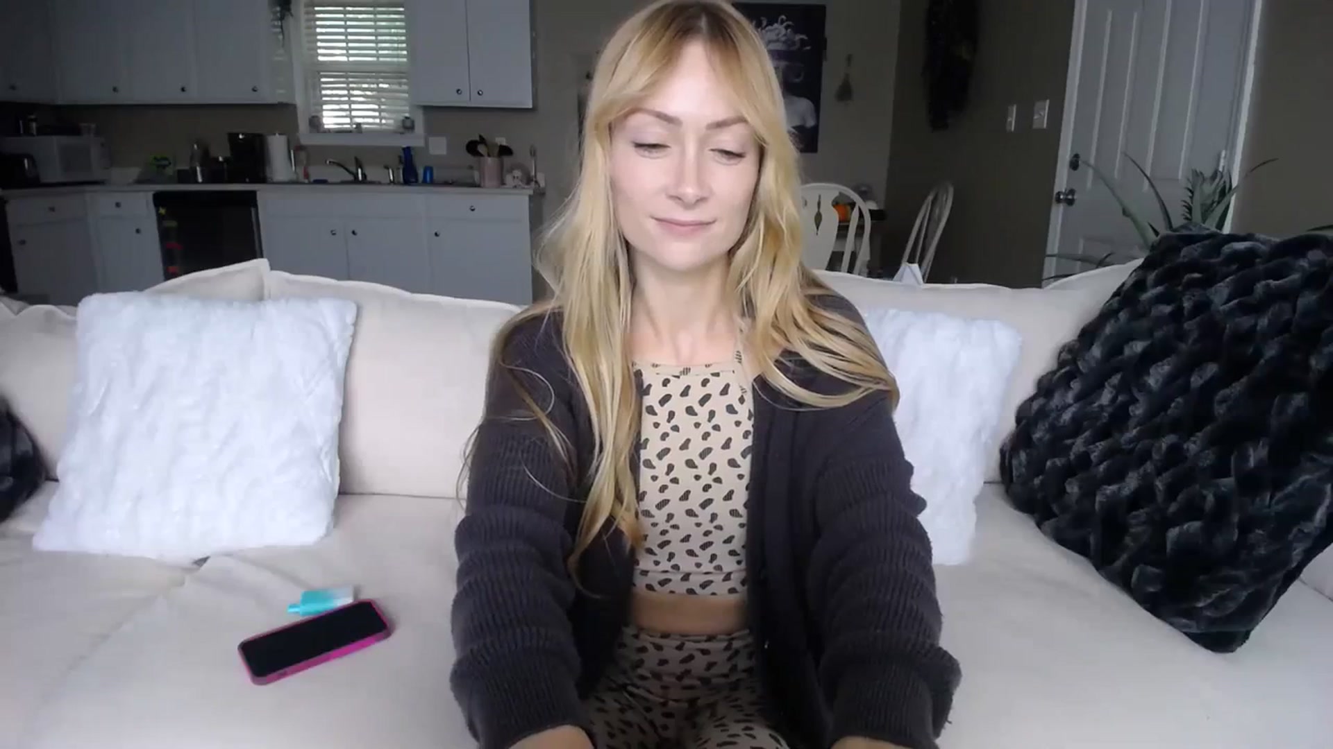 Gallery image thumbnail from MissSadieB's myfreecams stream on, 10/17/2023, 20:01 image 6 of 20