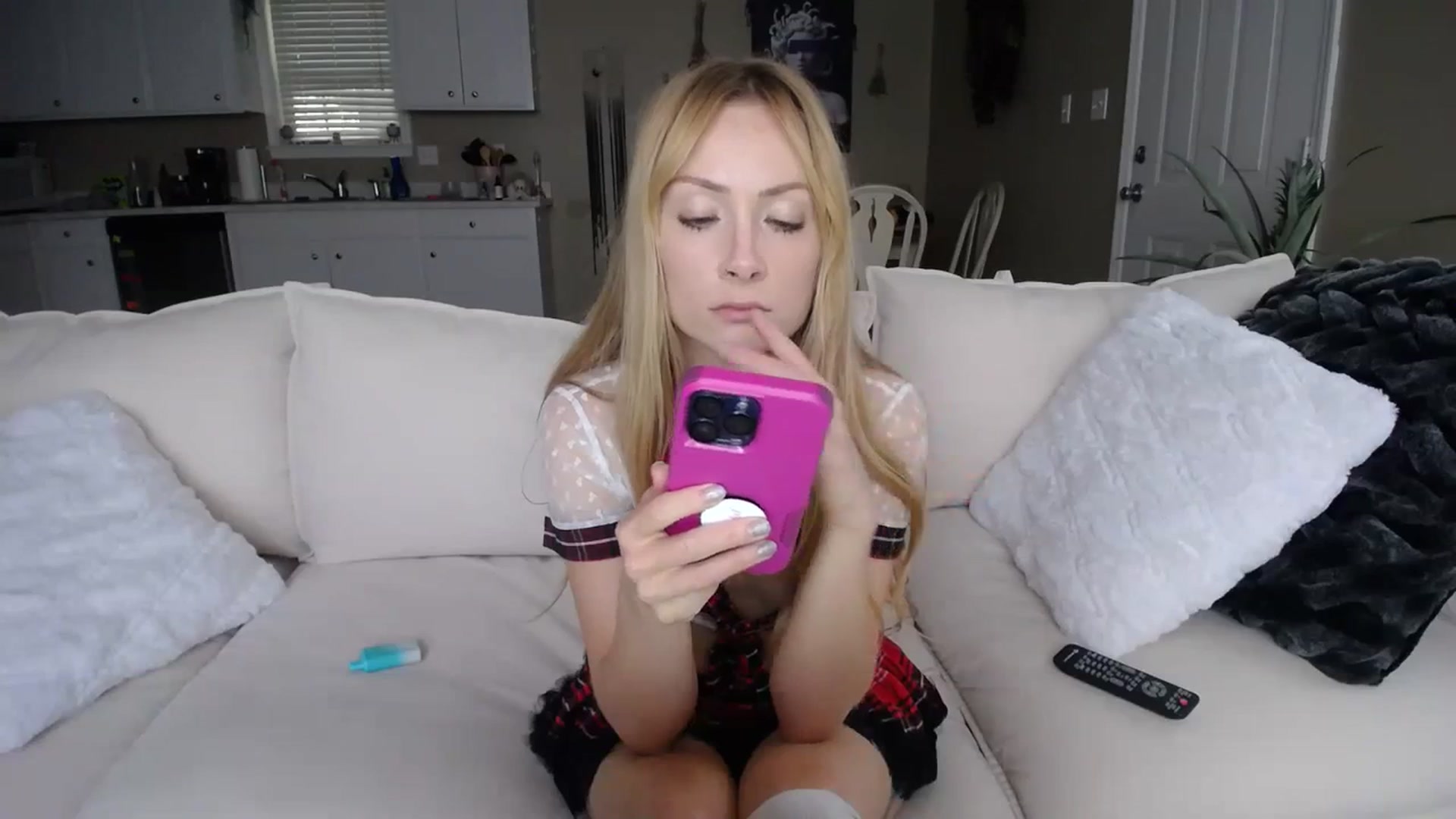 Gallery image thumbnail from MissSadieB's myfreecams stream on, 10/18/2023, 19:36 image 18 of 20