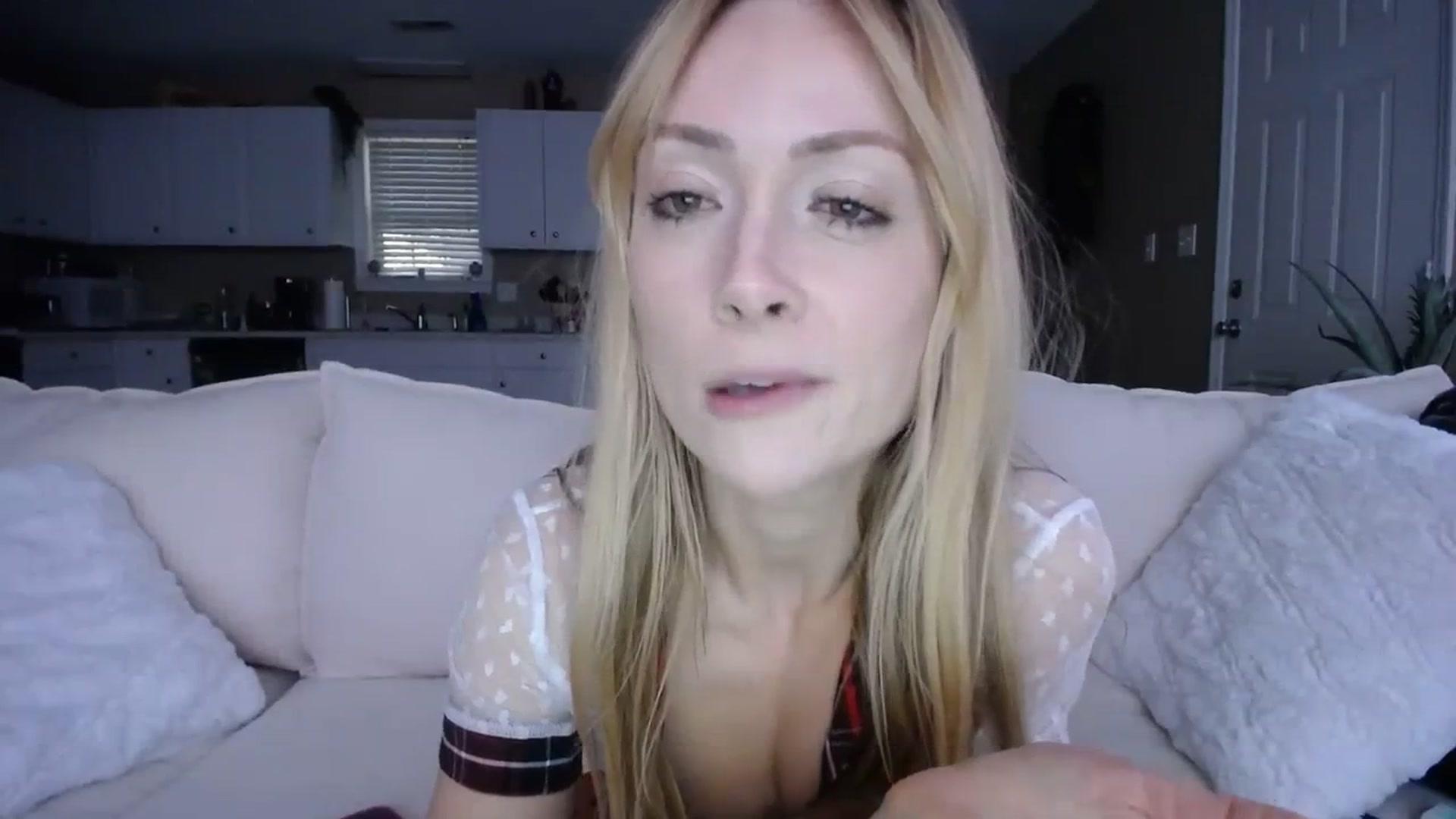 Gallery image thumbnail from MissSadieB's myfreecams stream on, 10/18/2023, 20:56 image 5 of 20