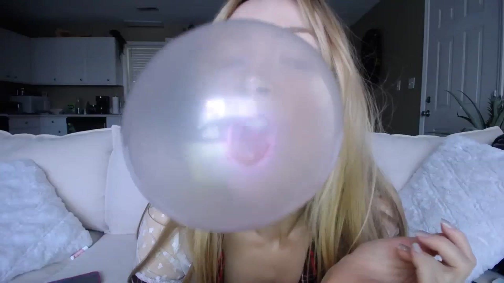 Gallery image thumbnail from MissSadieB's myfreecams stream on, 10/18/2023, 20:56 image 14 of 20