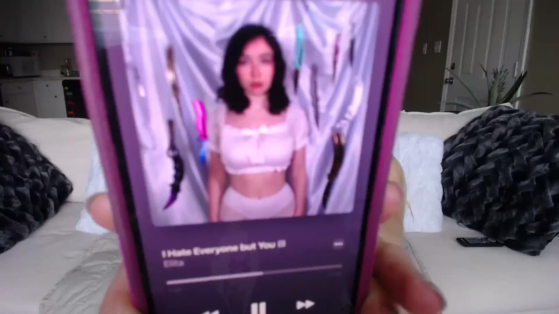 Gallery image thumbnail from MissSadieB's myfreecams stream on, 10/20/2023, 21:22 image 3 of 20