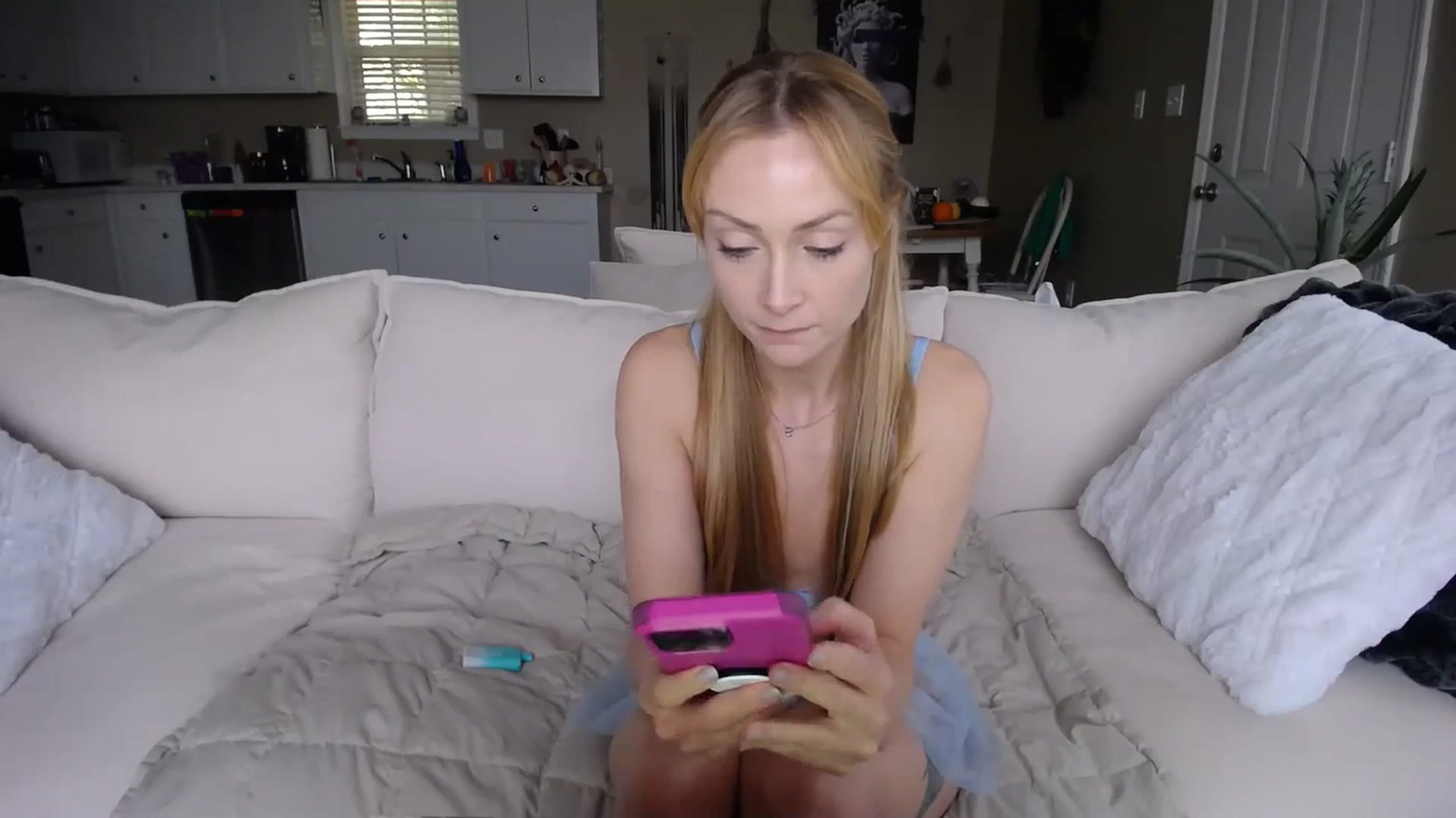 Gallery image thumbnail from MissSadieB's myfreecams stream on, 10/25/2023, 20:08 image 19 of 20