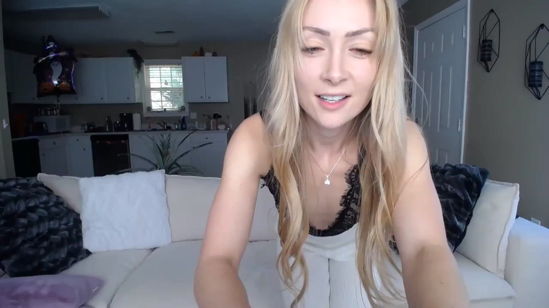 Gallery image thumbnail from MissSadieB's myfreecams stream on, 11/03/2023, 18:26 image 5 of 20