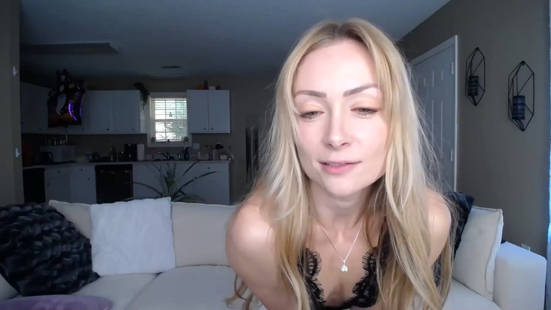 Gallery image thumbnail from MissSadieB's myfreecams stream on, 11/03/2023, 18:26 image 16 of 20