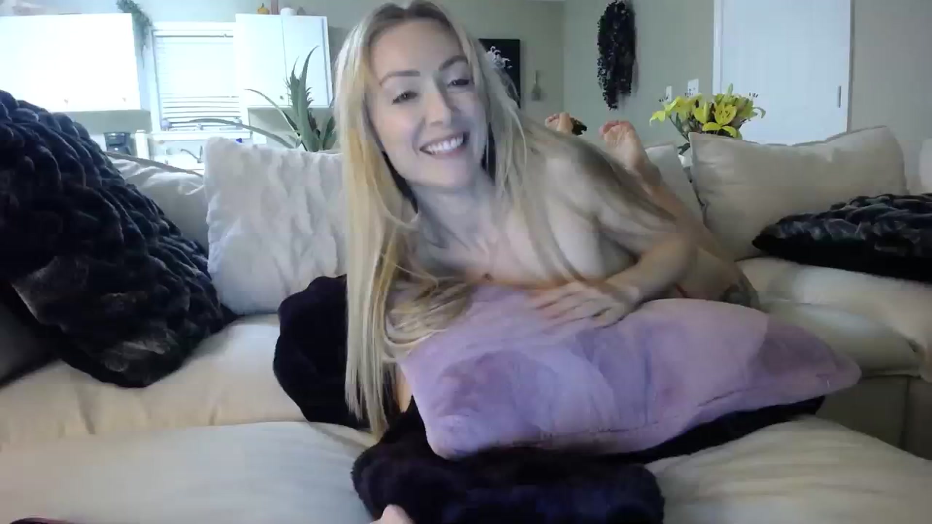 Gallery image thumbnail from MissSadieB's myfreecams stream on, 11/08/2023, 01:18 image 1 of 20