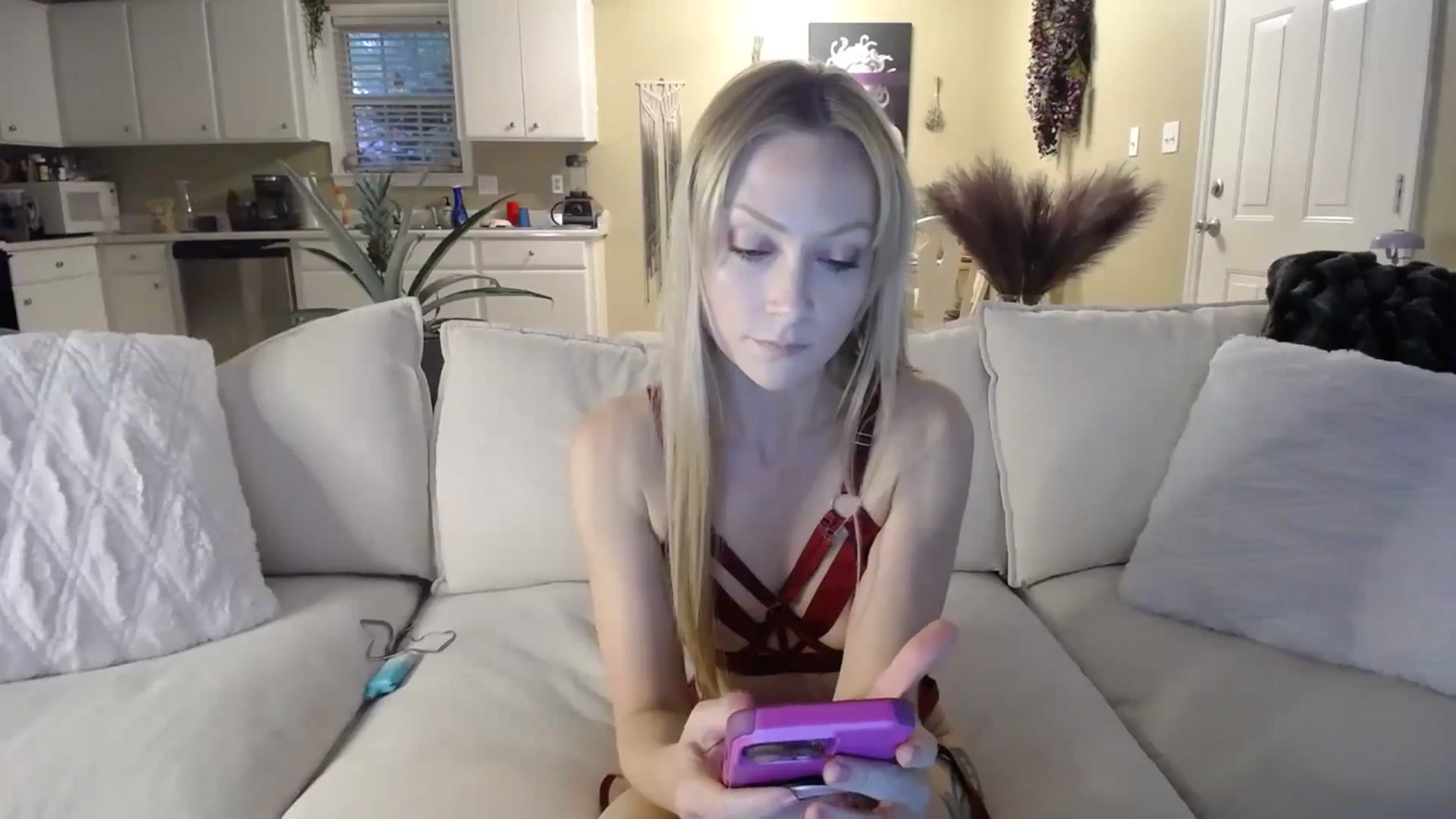 Gallery image thumbnail from MissSadieB's myfreecams stream on, 11/21/2023, 21:25 image 6 of 20
