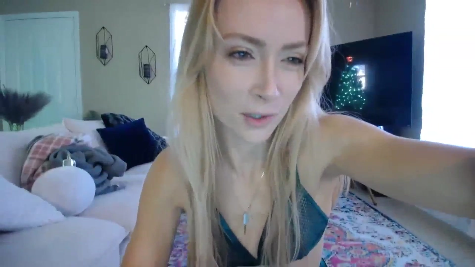 Gallery image thumbnail from MissSadieB's myfreecams stream on, 12/05/2023, 19:52 image 12 of 20