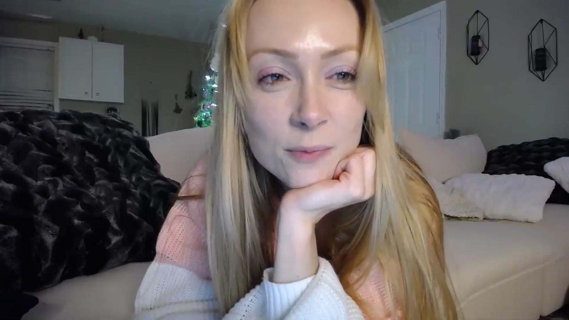 Gallery image thumbnail from MissSadieB's myfreecams stream on, 12/10/2023, 02:12 image 13 of 20