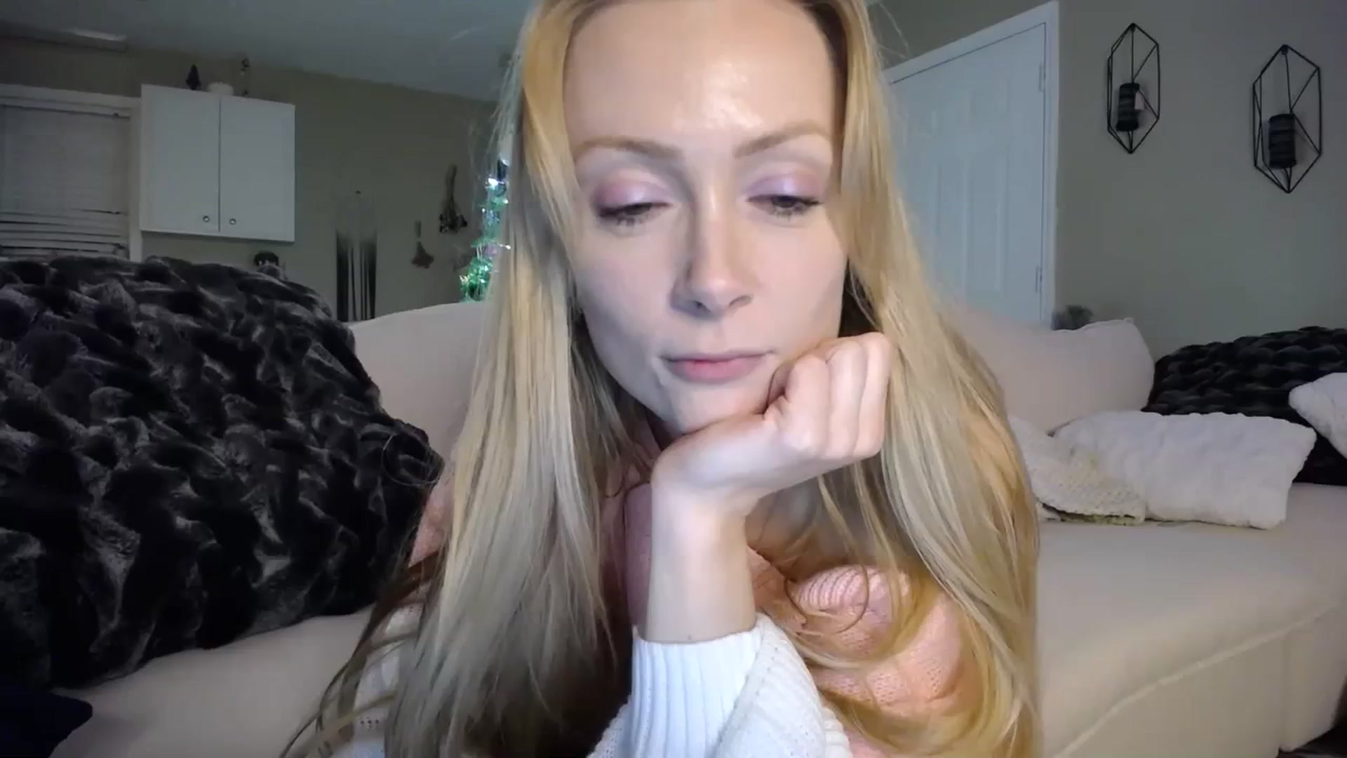 Gallery image thumbnail from MissSadieB's myfreecams stream on, 12/10/2023, 02:12 image 9 of 20
