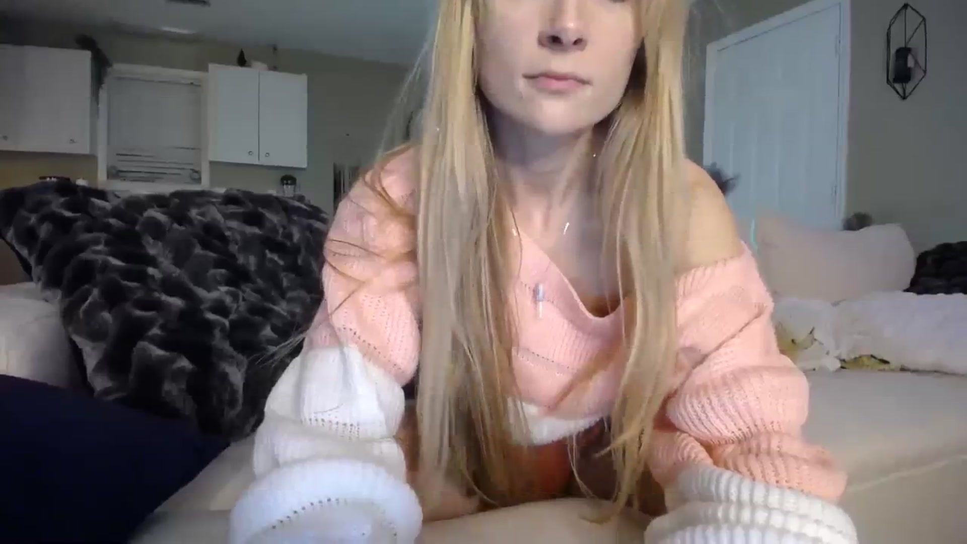 Gallery image thumbnail from MissSadieB's myfreecams stream on, 12/10/2023, 02:31 image 16 of 20