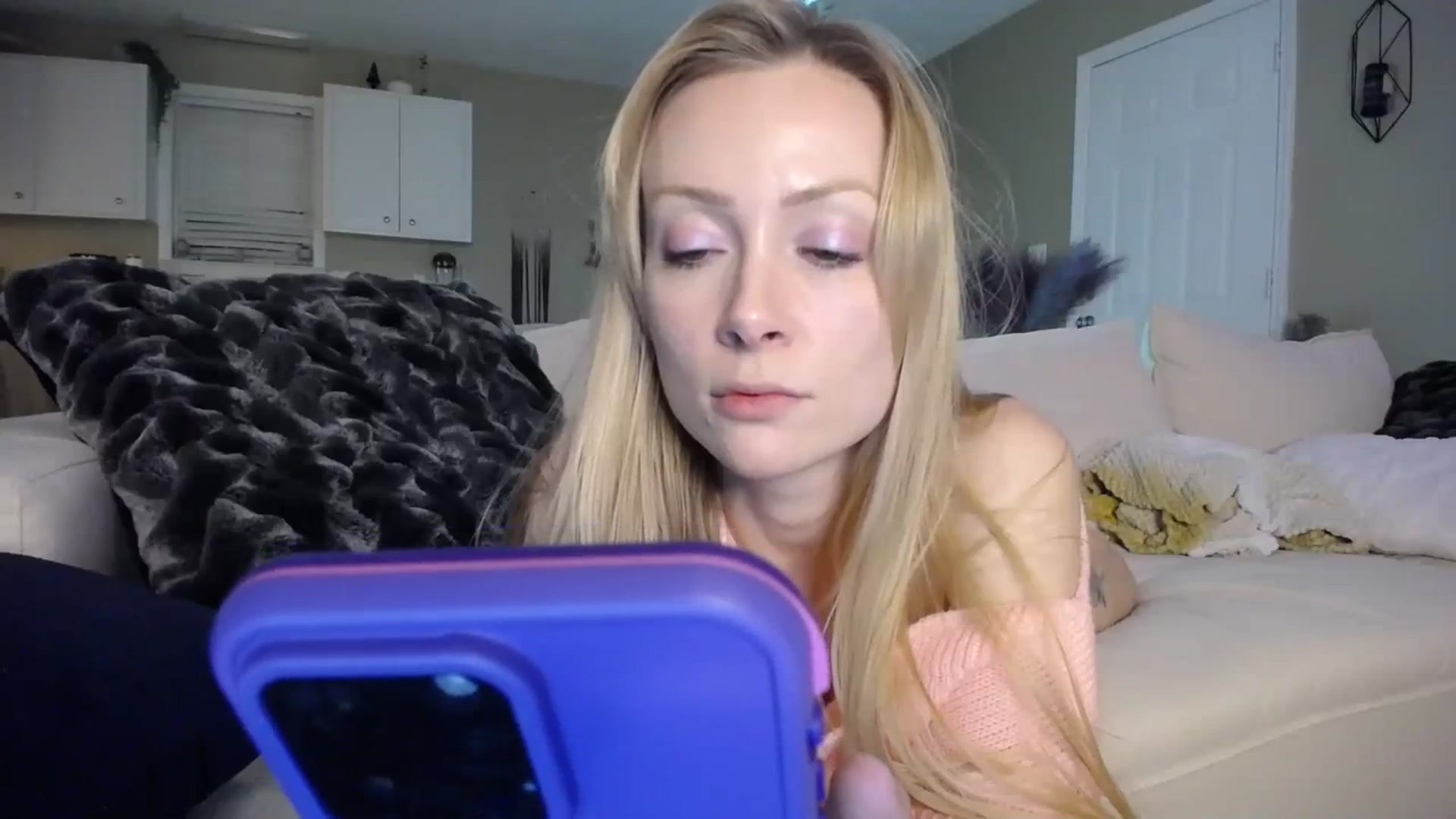 Gallery image thumbnail from MissSadieB's myfreecams stream on, 12/10/2023, 02:31 image 13 of 20